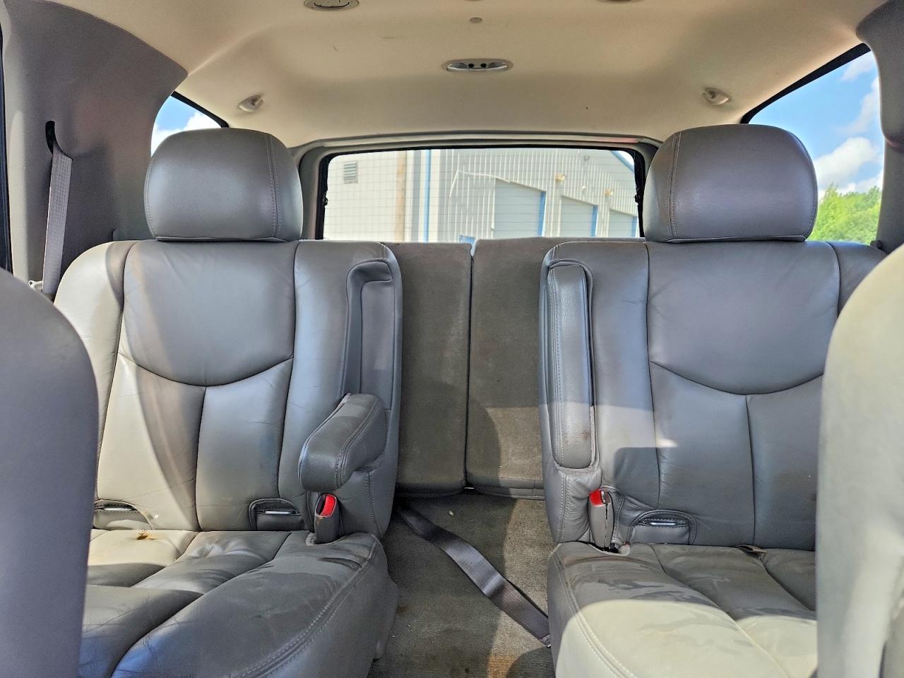 2004 Chevrolet Tahoe K1500 Beige vin: 1GNEK13Z24R181871