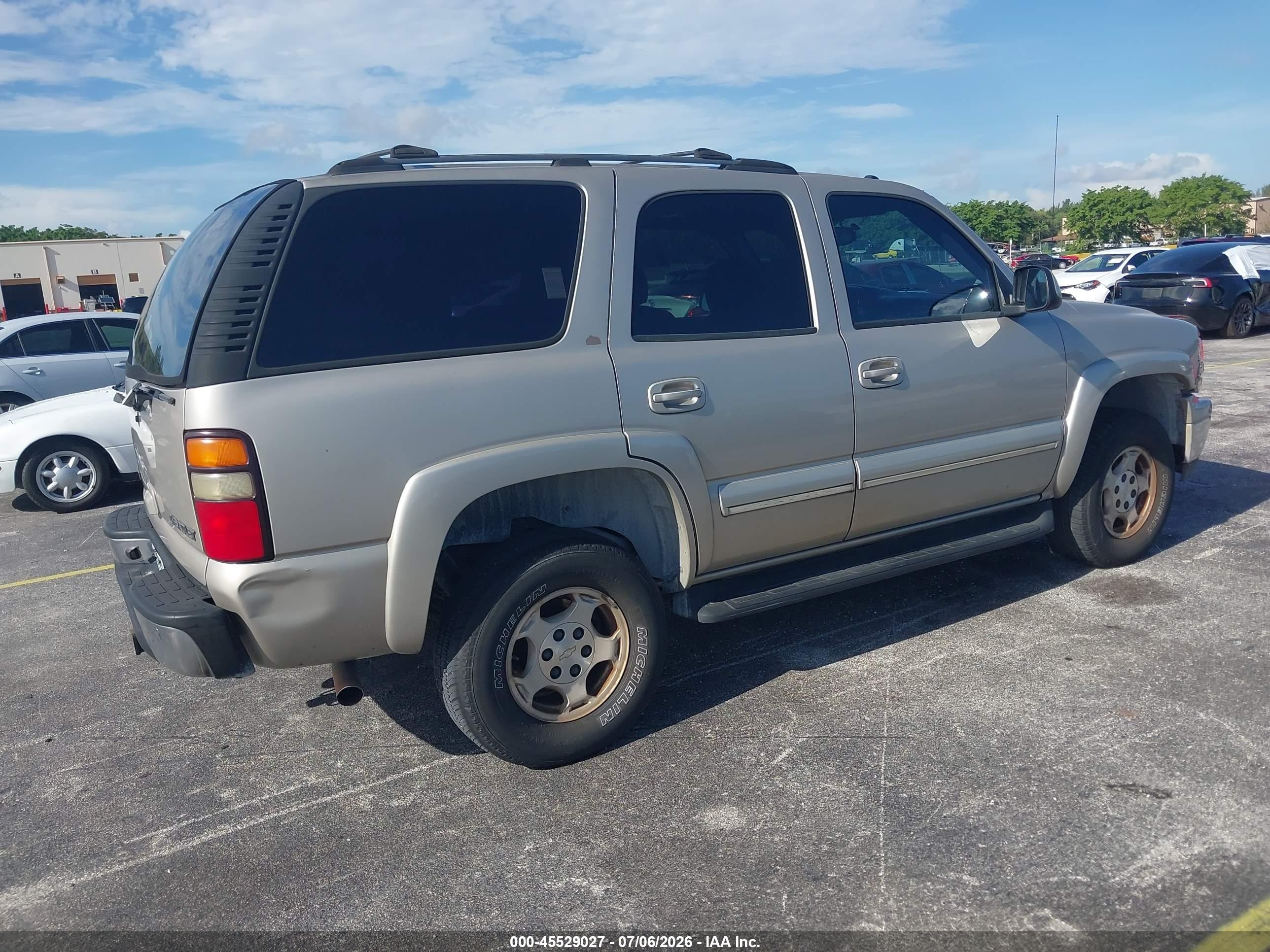 2004 Chevrolet Tahoe Lt Silver vin: 1GNEK13Z24R186181