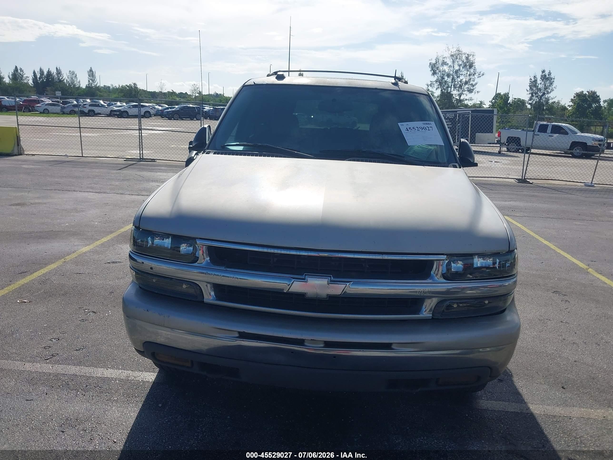 2004 Chevrolet Tahoe Lt Silver vin: 1GNEK13Z24R186181
