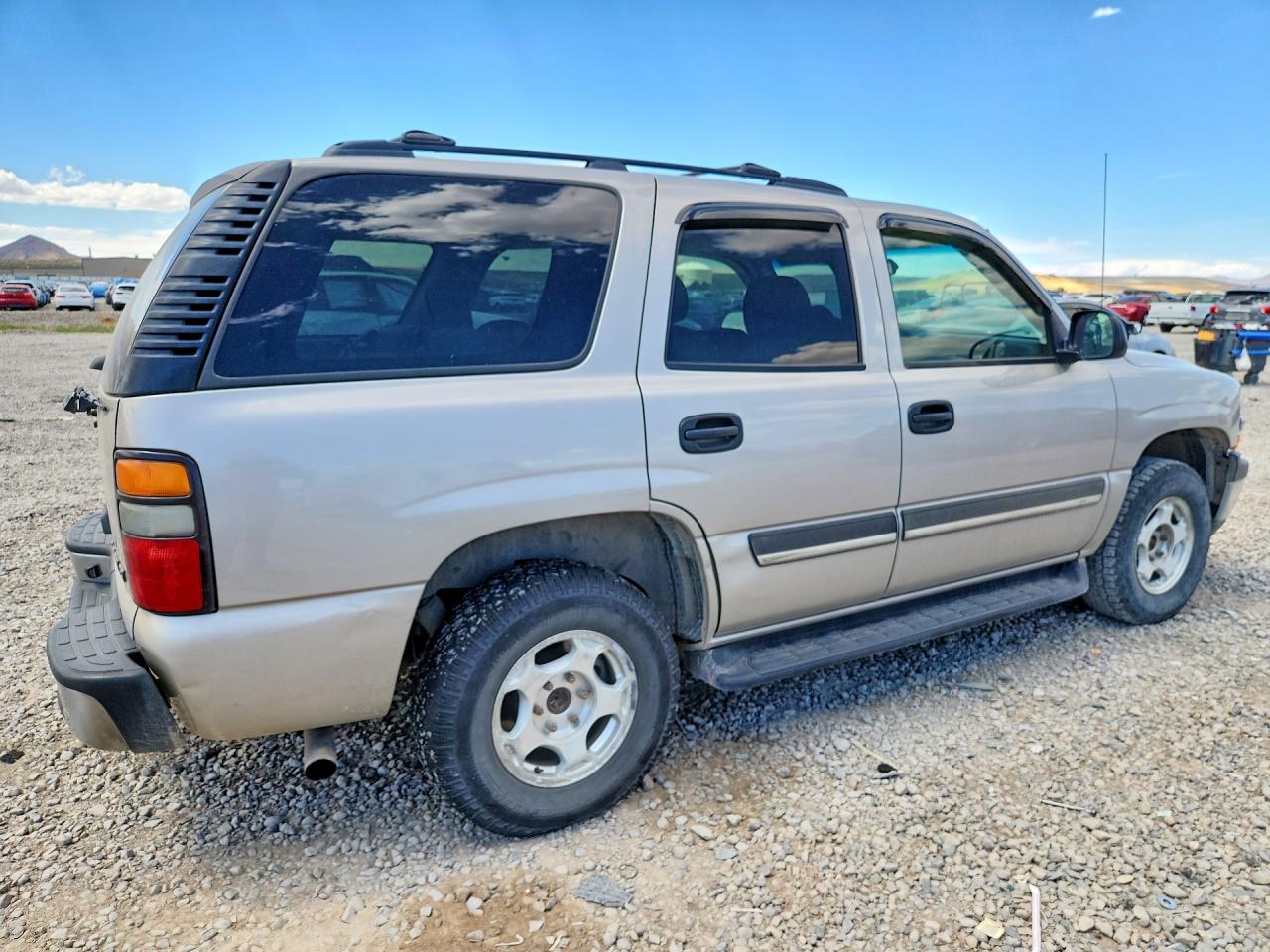 2005 Chevrolet Tahoe K1500 Silver vin: 1GNEK13Z25R273760