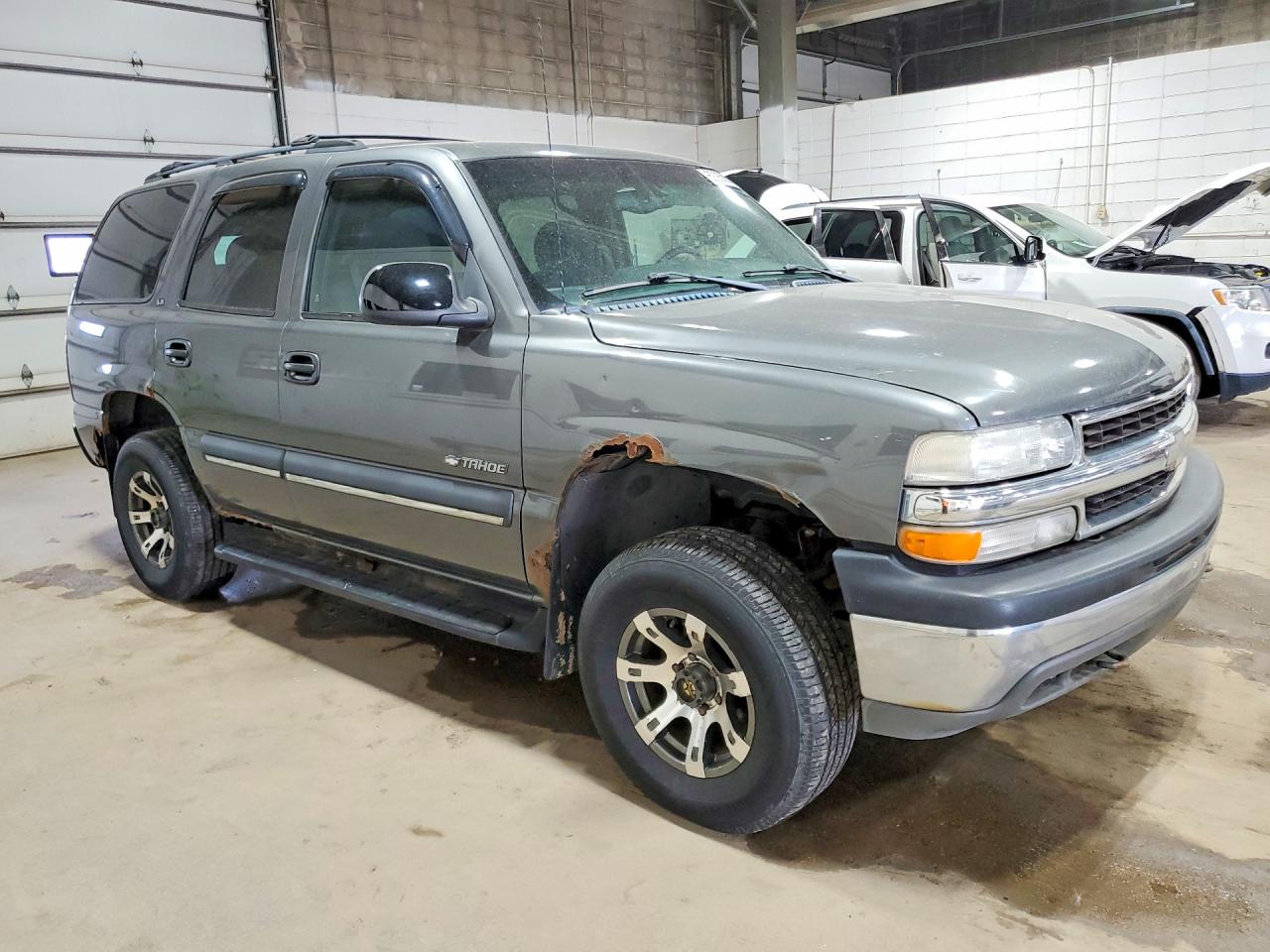 2002 Chevrolet Tahoe K1500 Gray vin: 1GNEK13Z32R125662
