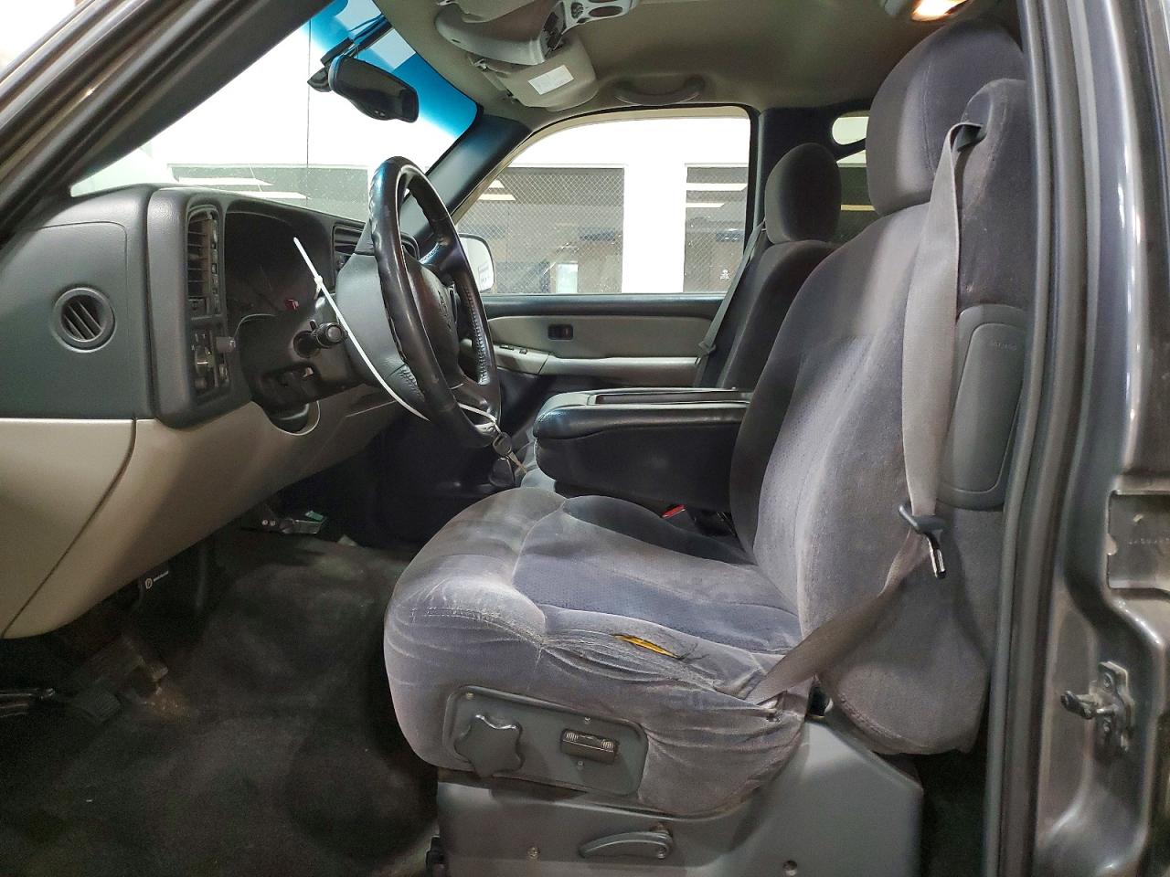 2002 Chevrolet Tahoe K1500 Gray vin: 1GNEK13Z32R125662