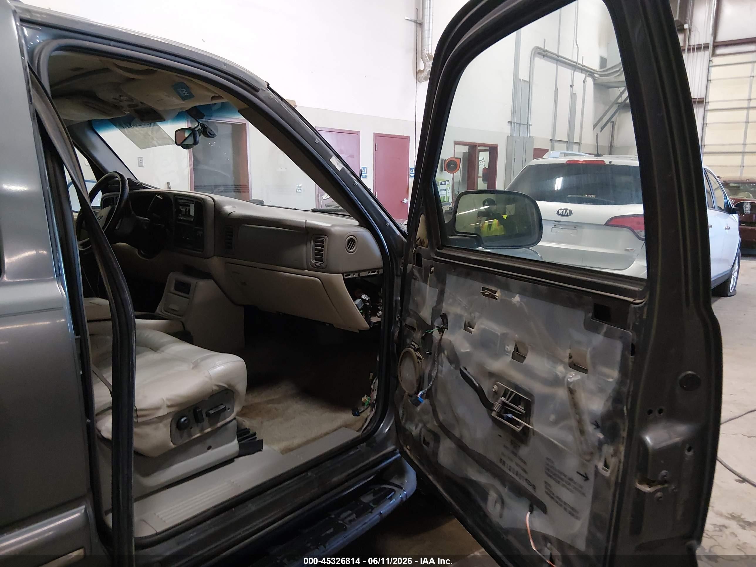 2002 Chevrolet Tahoe Lt Бордовый vin: 1GNEK13Z32R227222