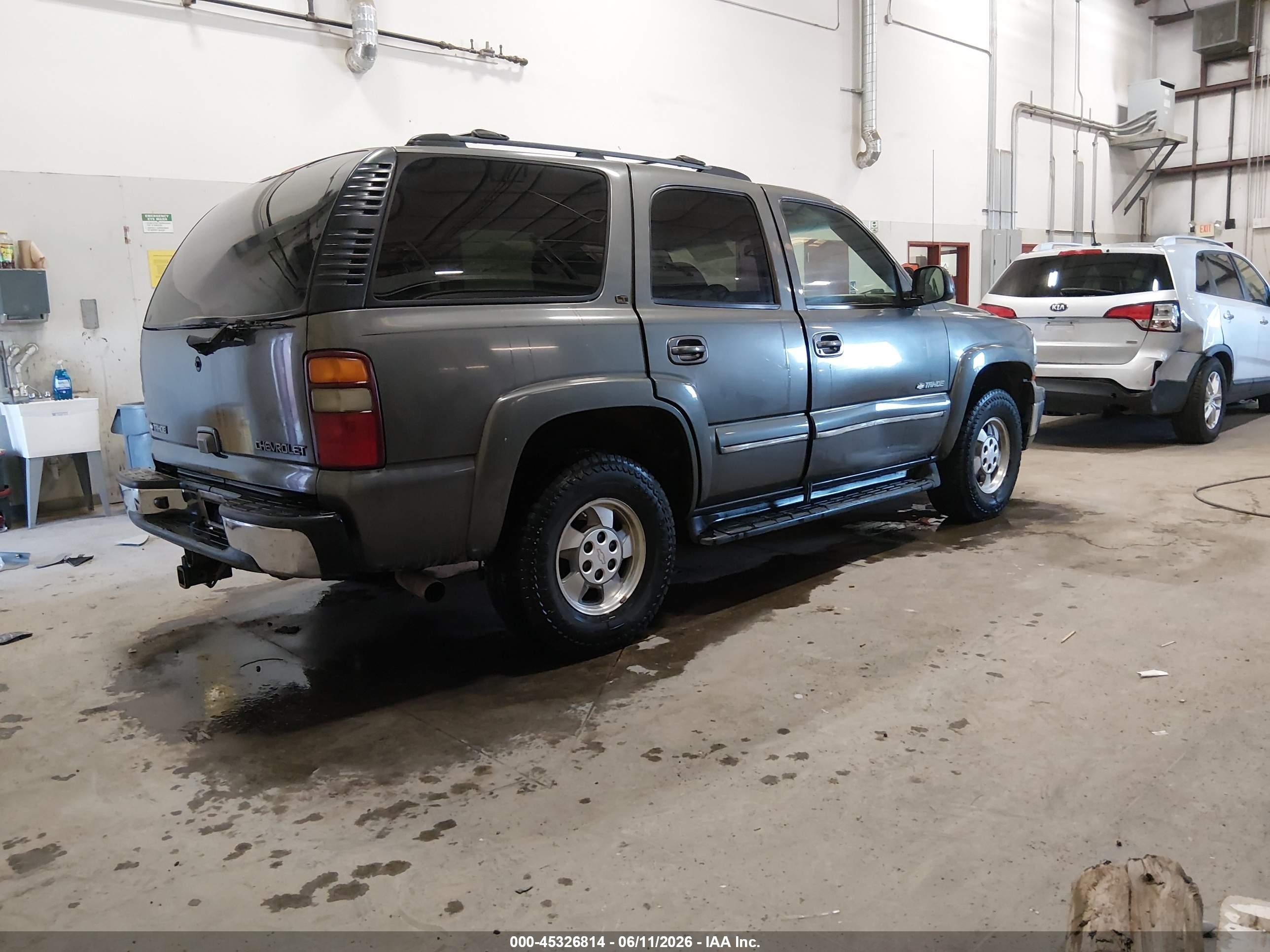 2002 Chevrolet Tahoe Lt Бордовый vin: 1GNEK13Z32R227222