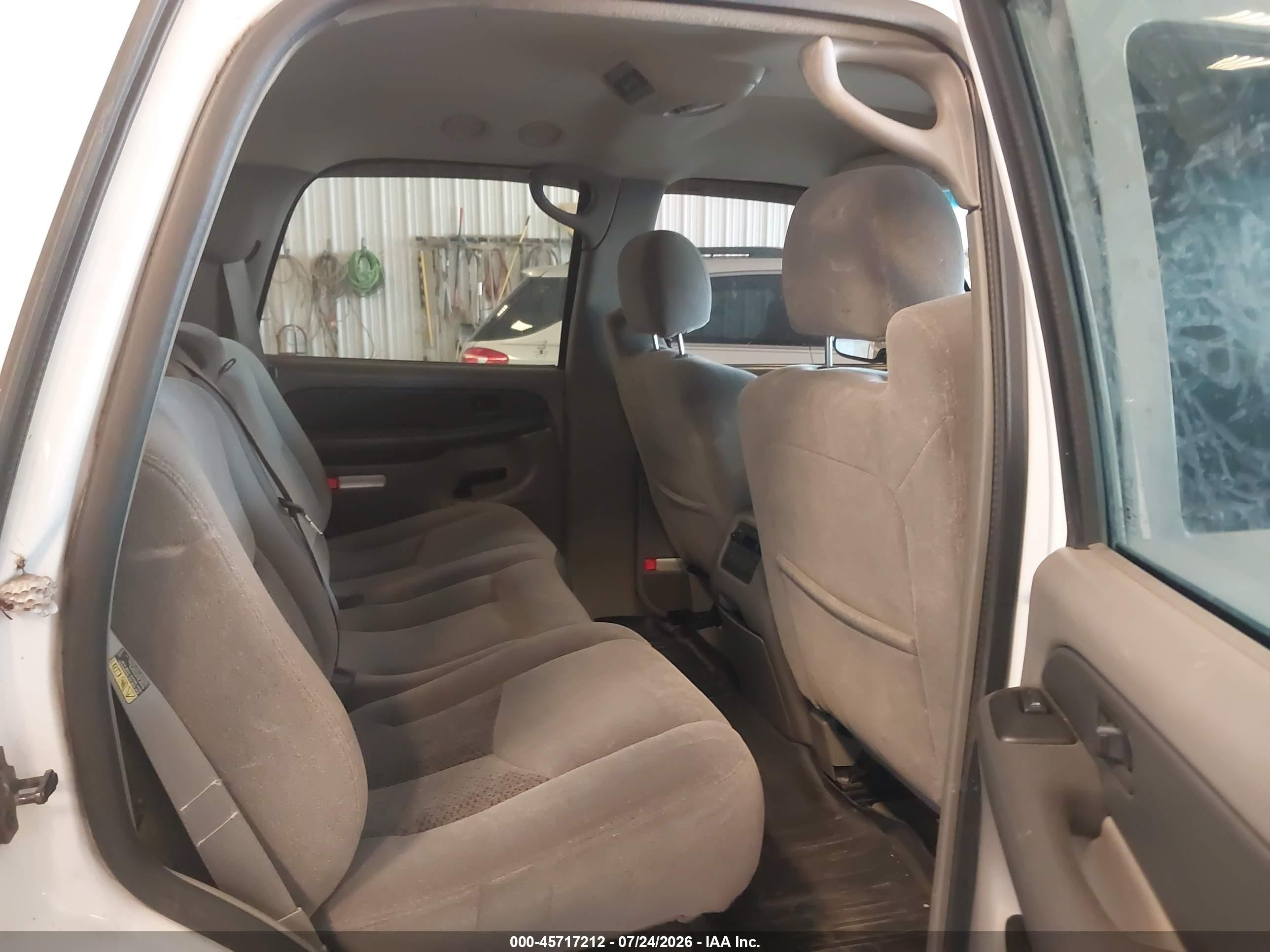 2003 Chevrolet Tahoe Ls White vin: 1GNEK13Z33R108863
