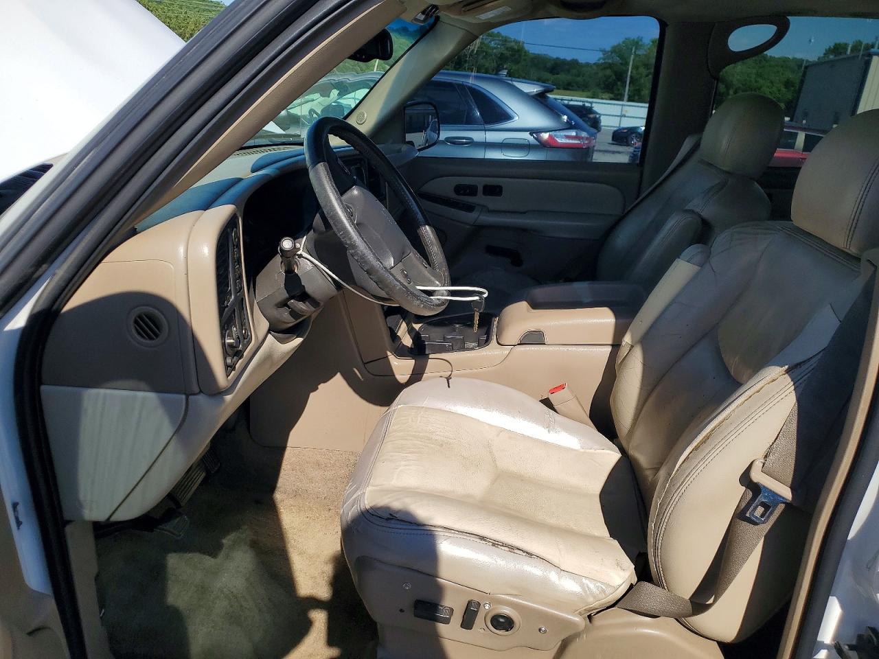 2003 Chevrolet Tahoe K1500 White vin: 1GNEK13Z33R137778