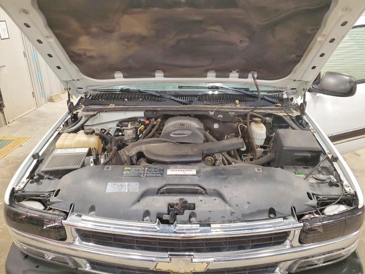 2004 Chevrolet Tahoe K1500 White vin: 1GNEK13Z34J272680