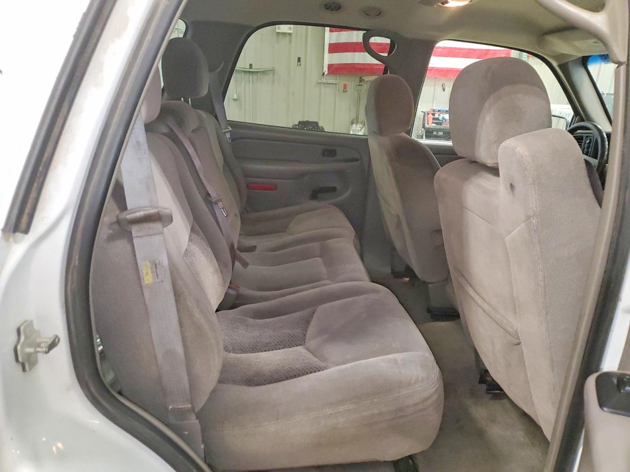 2004 Chevrolet Tahoe K1500 White vin: 1GNEK13Z34J272680