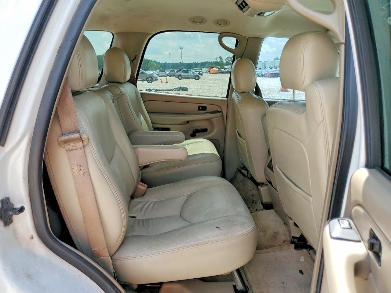 2004 Chevrolet Tahoe K1500 White vin: 1GNEK13Z34R125468
