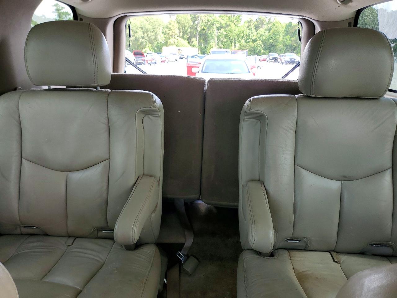 2004 Chevrolet Tahoe K1500 White vin: 1GNEK13Z34R125468