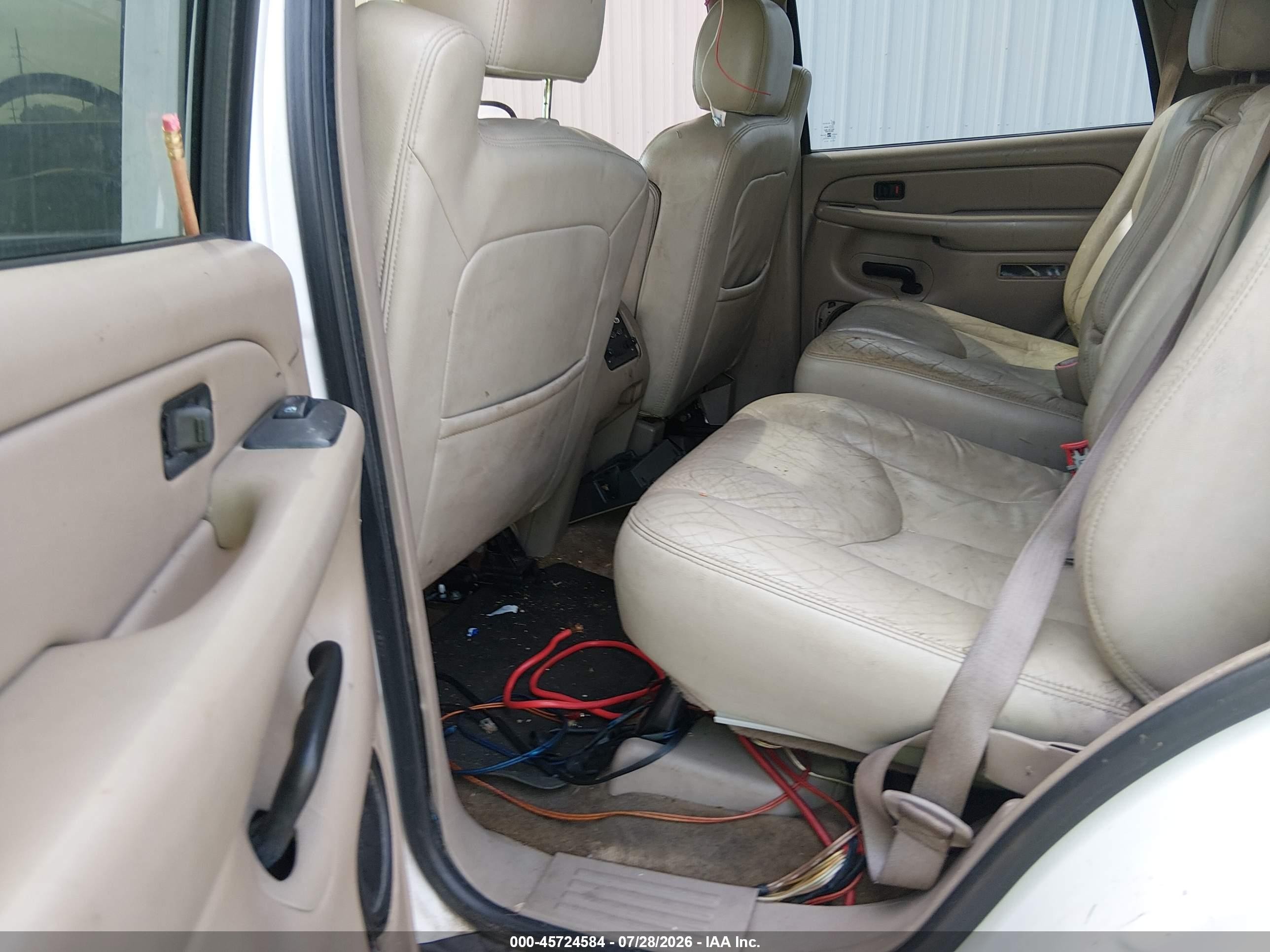 2004 Chevrolet Tahoe Z71 White vin: 1GNEK13Z34R130993