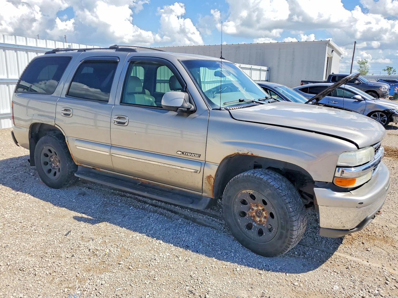 2002 Chevrolet Tahoe Brown vin: 1GNEK13Z42J275424