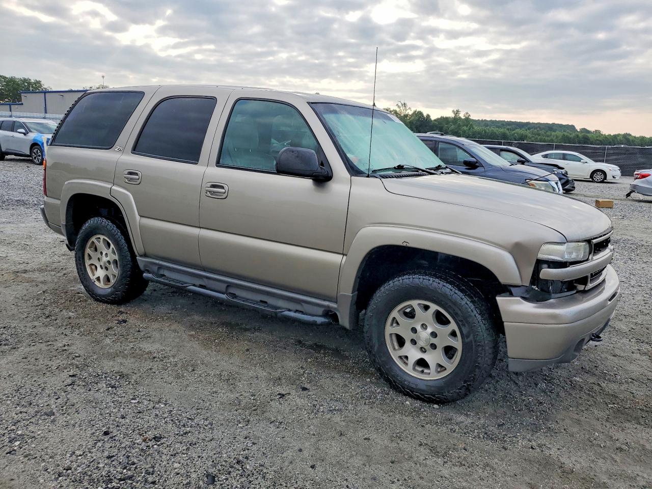 2002 Chevrolet Tahoe K1500 Tan vin: 1GNEK13Z42R194103