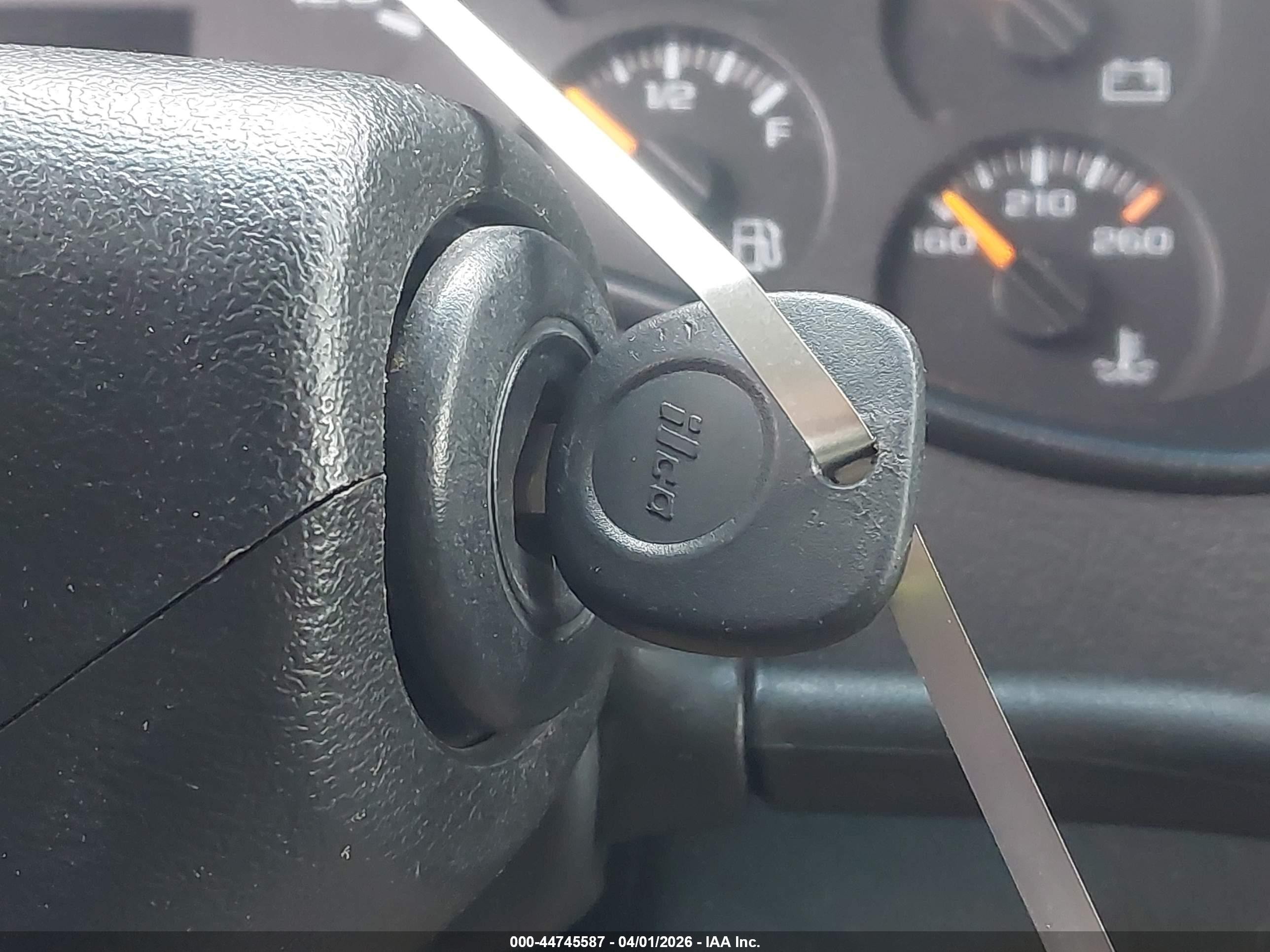 2003 Chevrolet Tahoe Ls Maroon vin: 1GNEK13Z43J236107