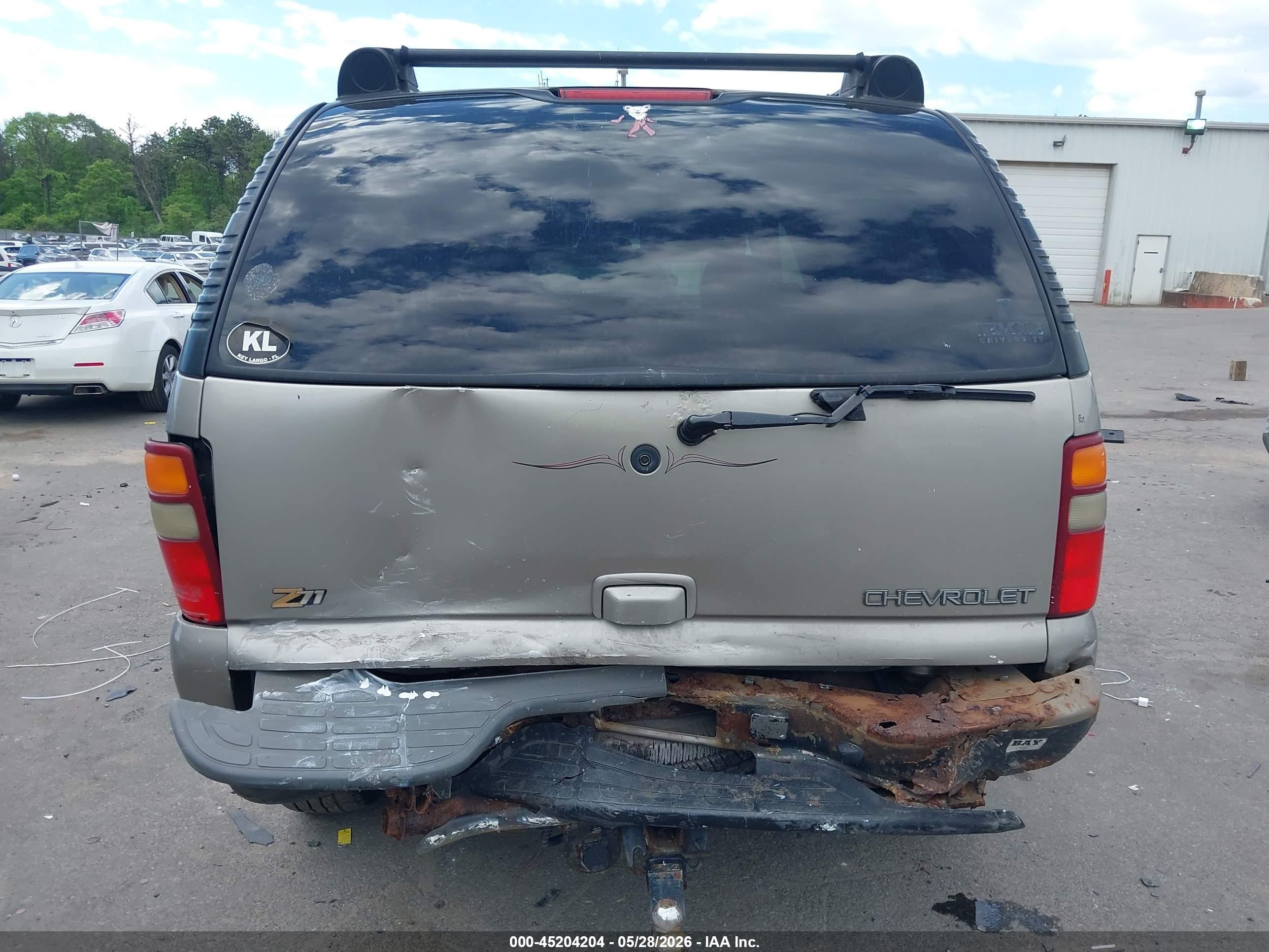 2003 Chevrolet Tahoe Z71 Silver vin: 1GNEK13Z43R273031