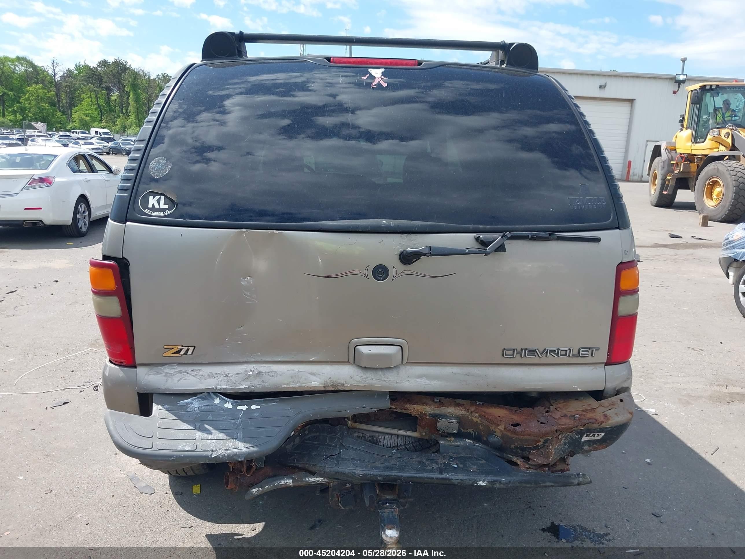 2003 Chevrolet Tahoe Z71 Silver vin: 1GNEK13Z43R273031