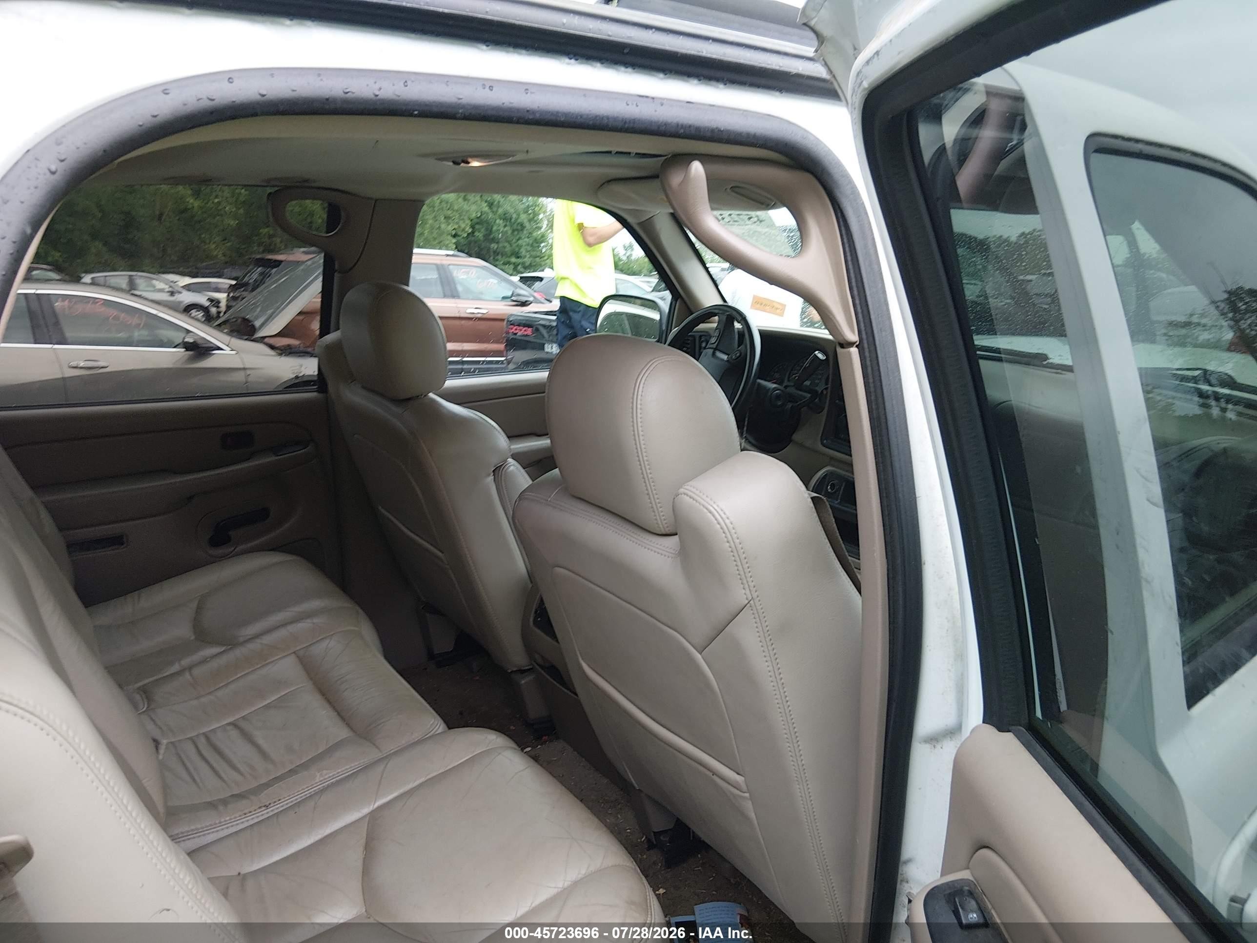 2004 Chevrolet Tahoe Lt Белый vin: 1GNEK13Z44J110847