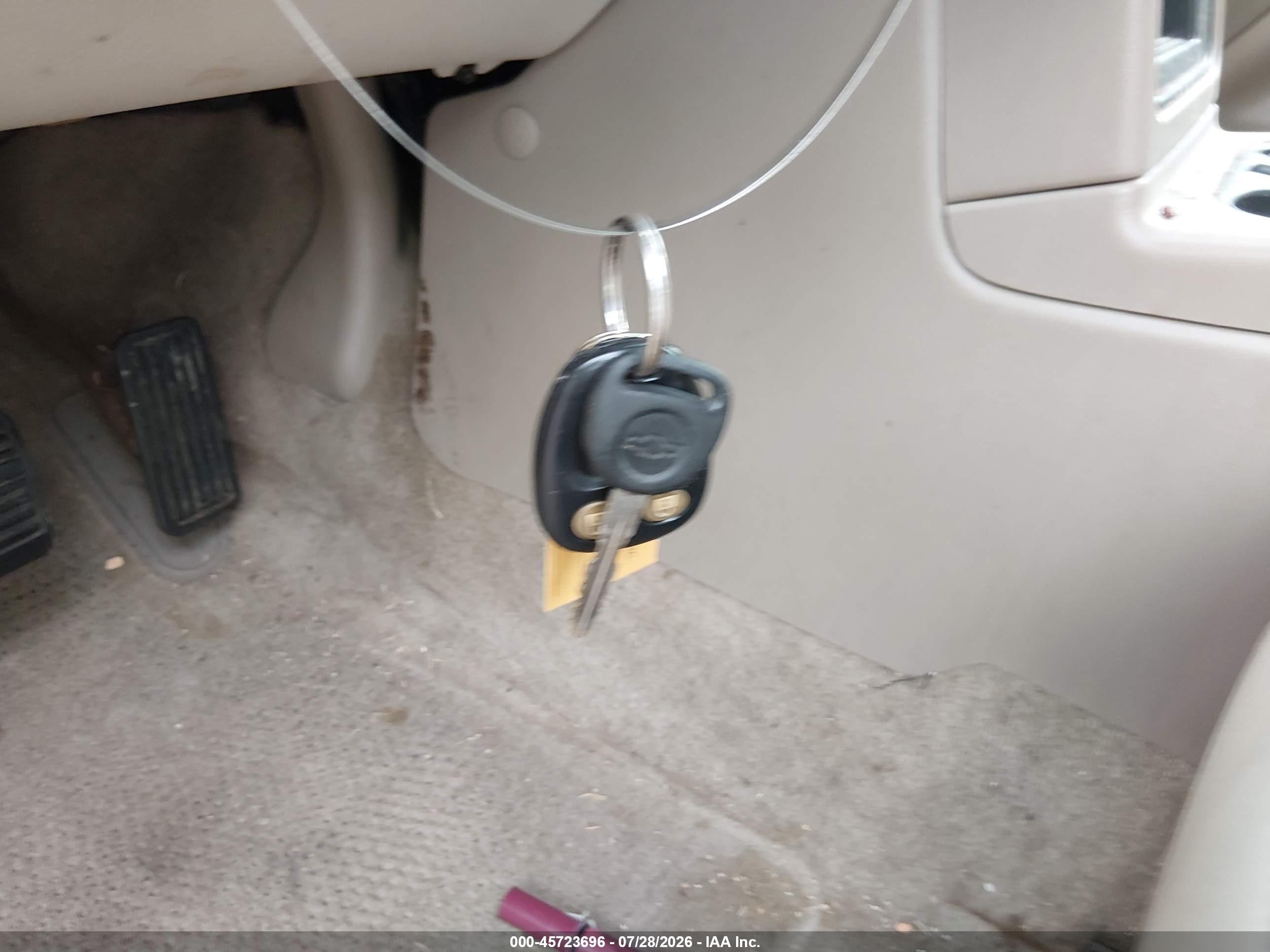 2004 Chevrolet Tahoe Lt Белый vin: 1GNEK13Z44J110847