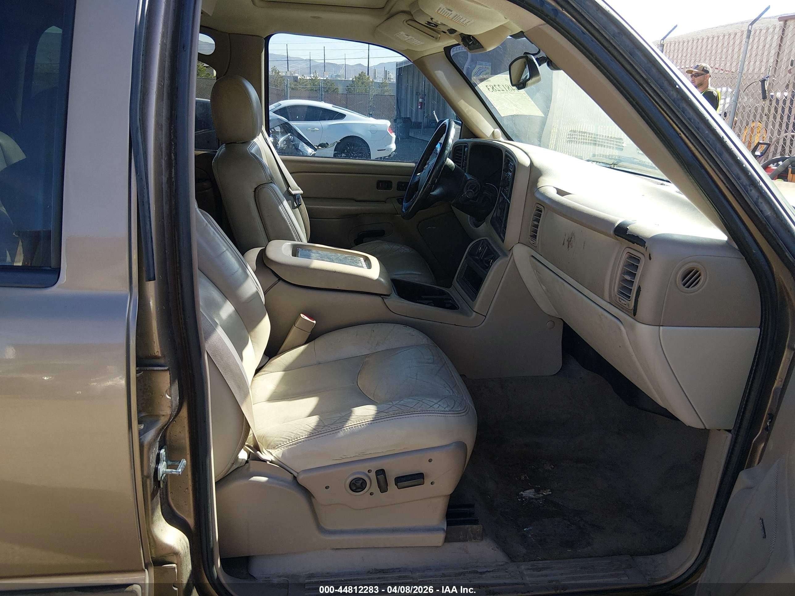 2004 Chevrolet Tahoe Lt Gold vin: 1GNEK13Z44J312975