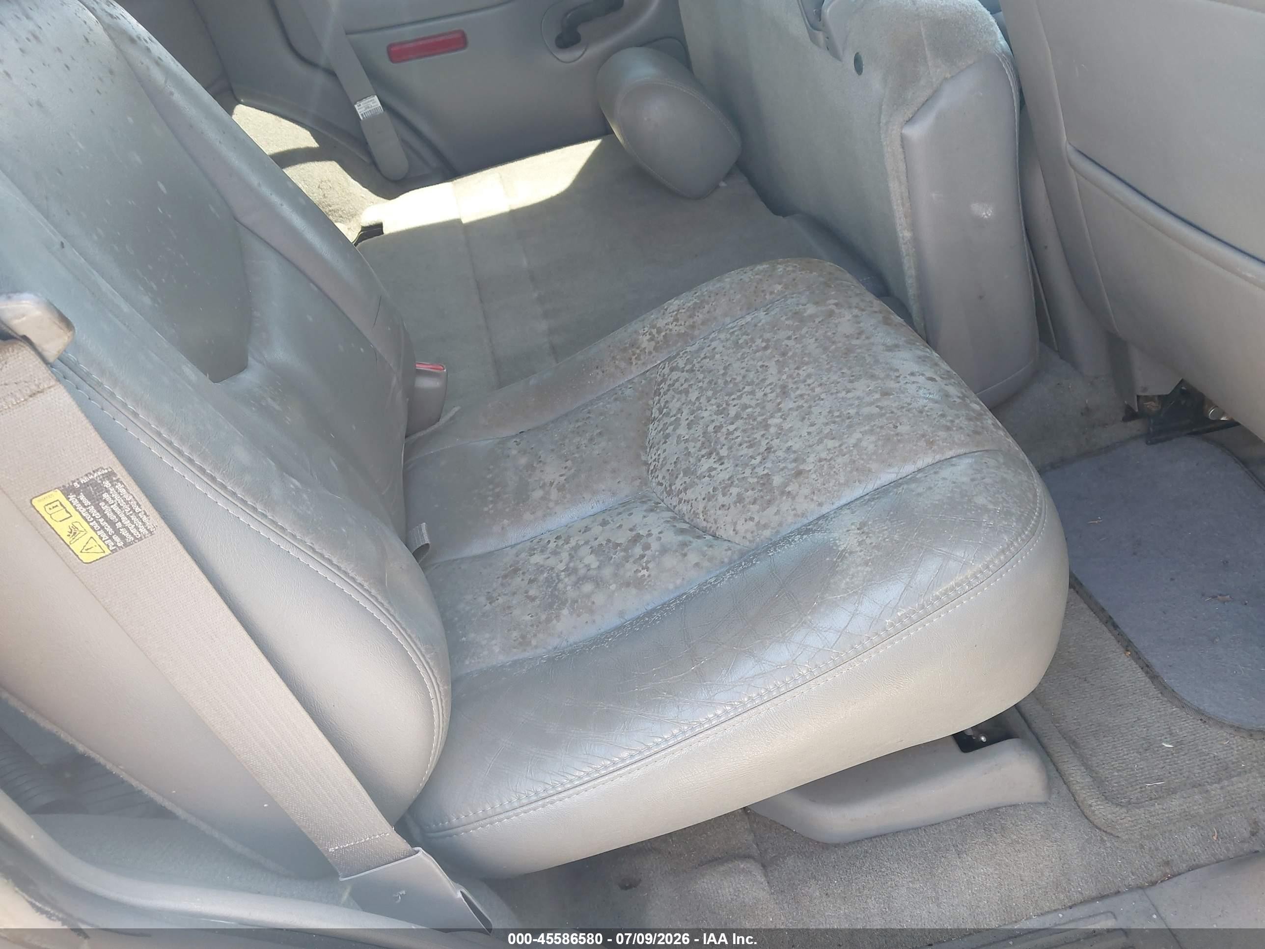 2004 Chevrolet Tahoe Z71 Gold vin: 1GNEK13Z44R152677