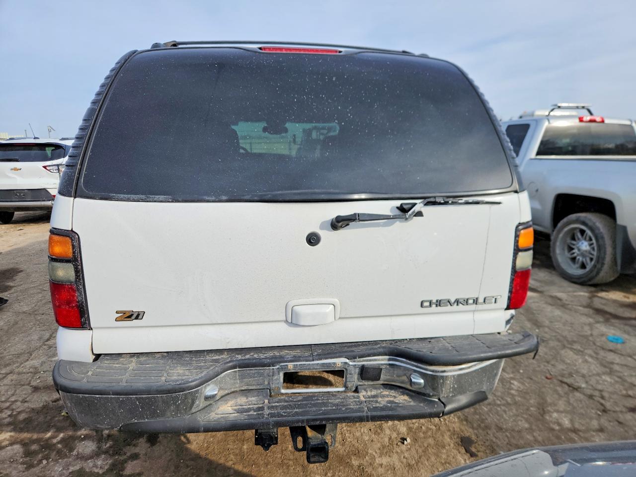 2004 Chevrolet Tahoe K1500 White vin: 1GNEK13Z44R306479