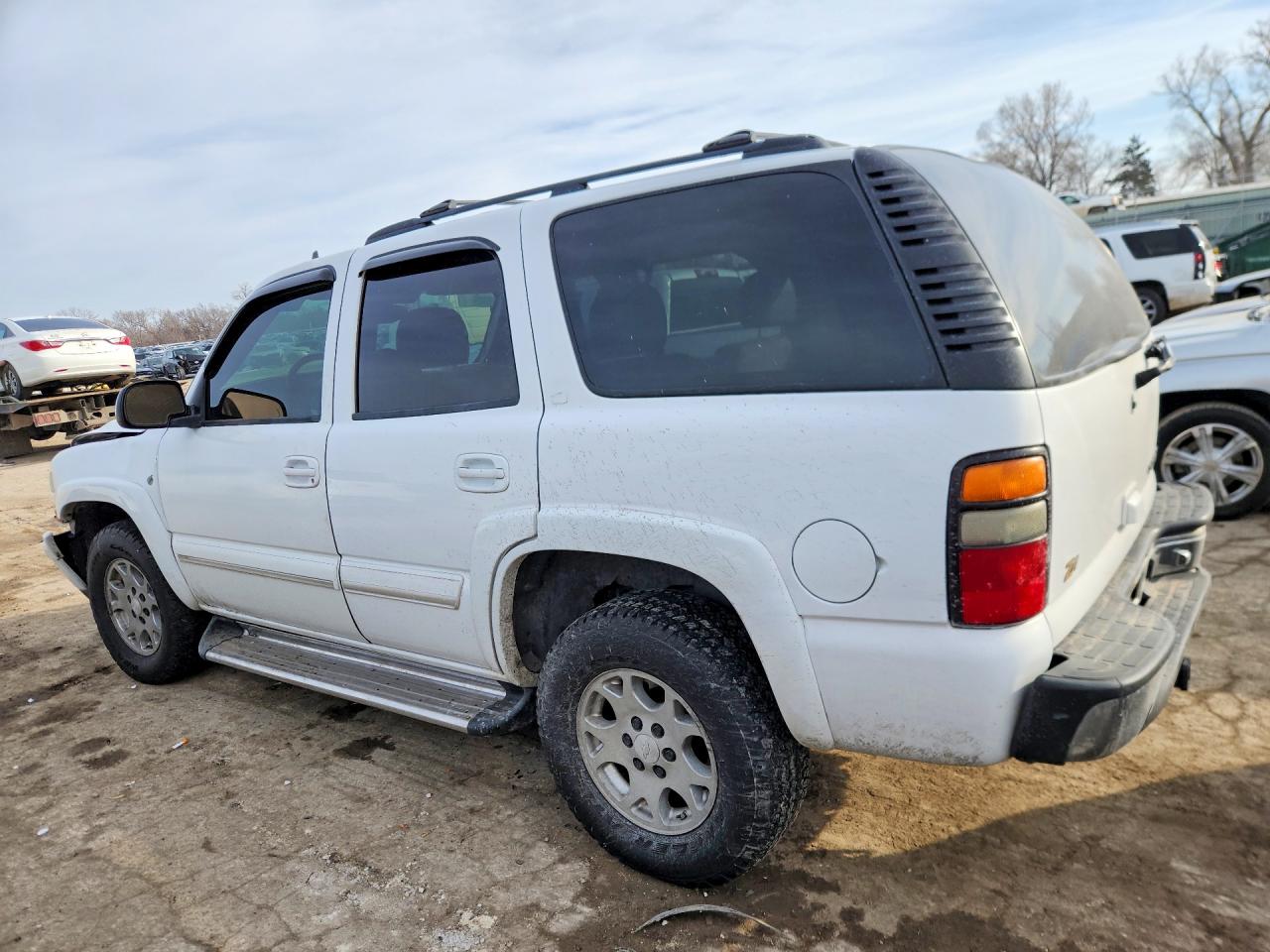2004 Chevrolet Tahoe K1500 White vin: 1GNEK13Z44R306479