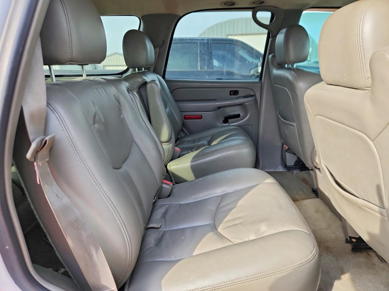2004 Chevrolet Tahoe K1500 White vin: 1GNEK13Z44R306479