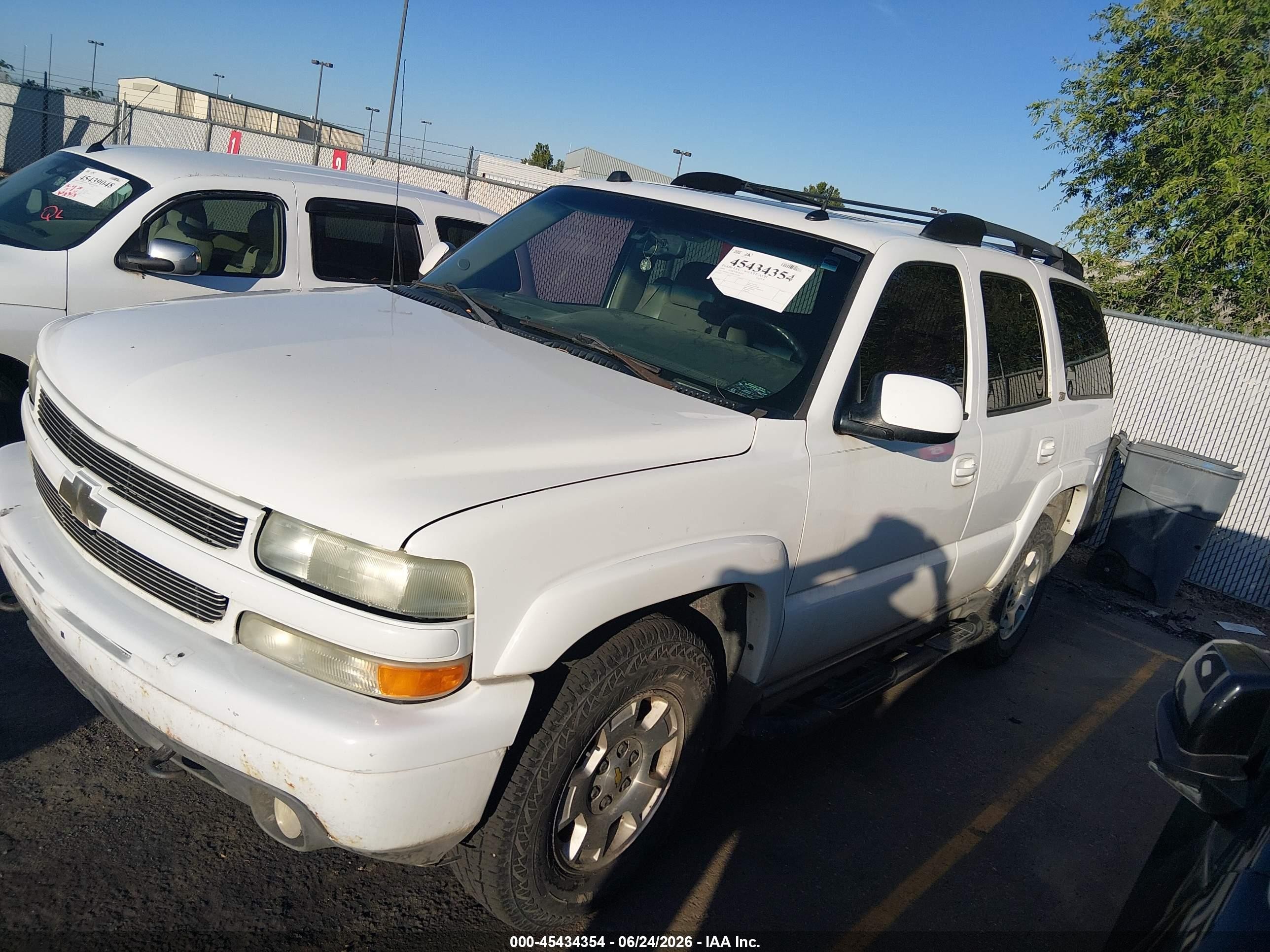 2004 Chevrolet Tahoe Z71 White vin: 1GNEK13Z44R312329