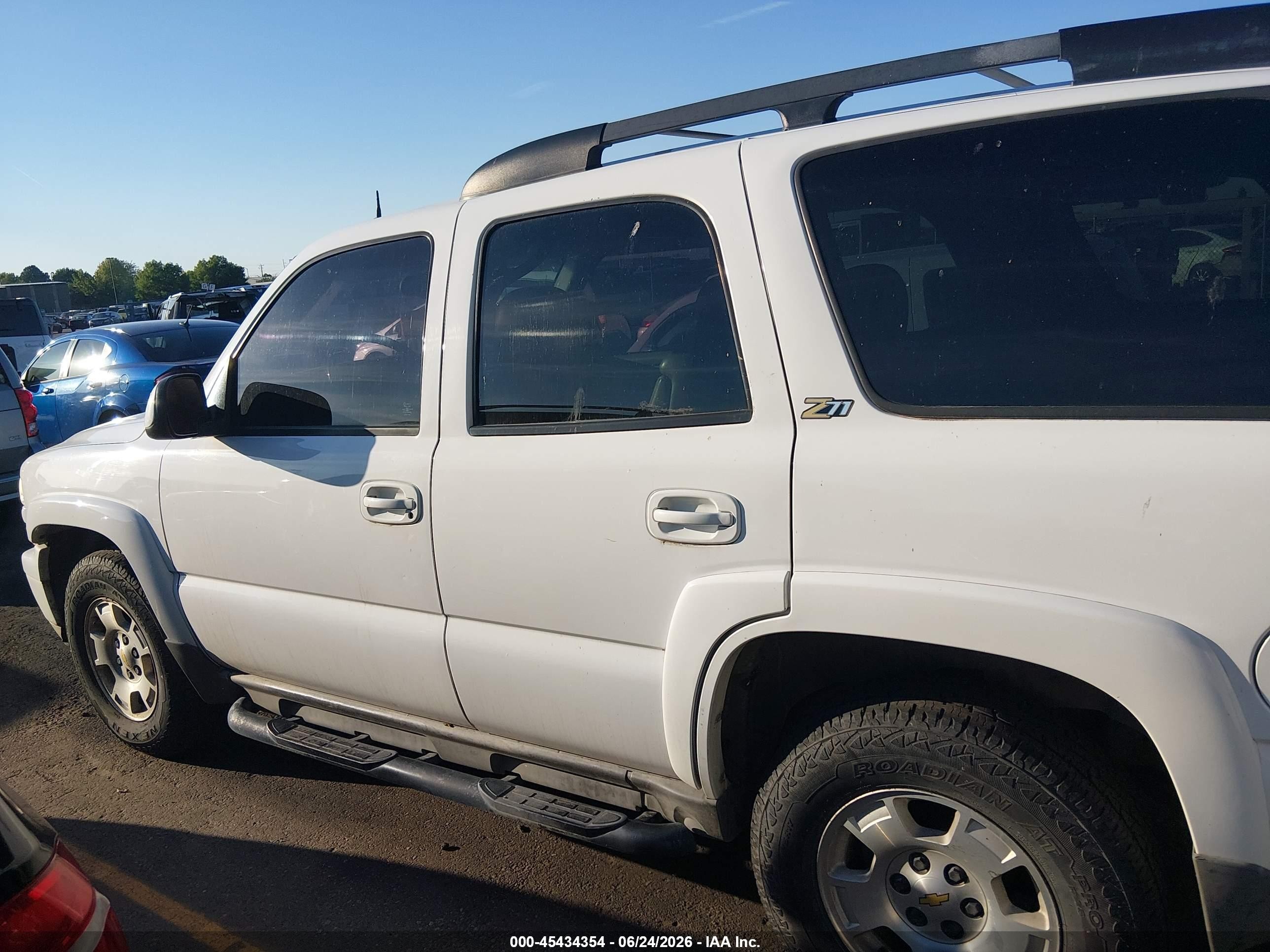 2004 Chevrolet Tahoe Z71 White vin: 1GNEK13Z44R312329