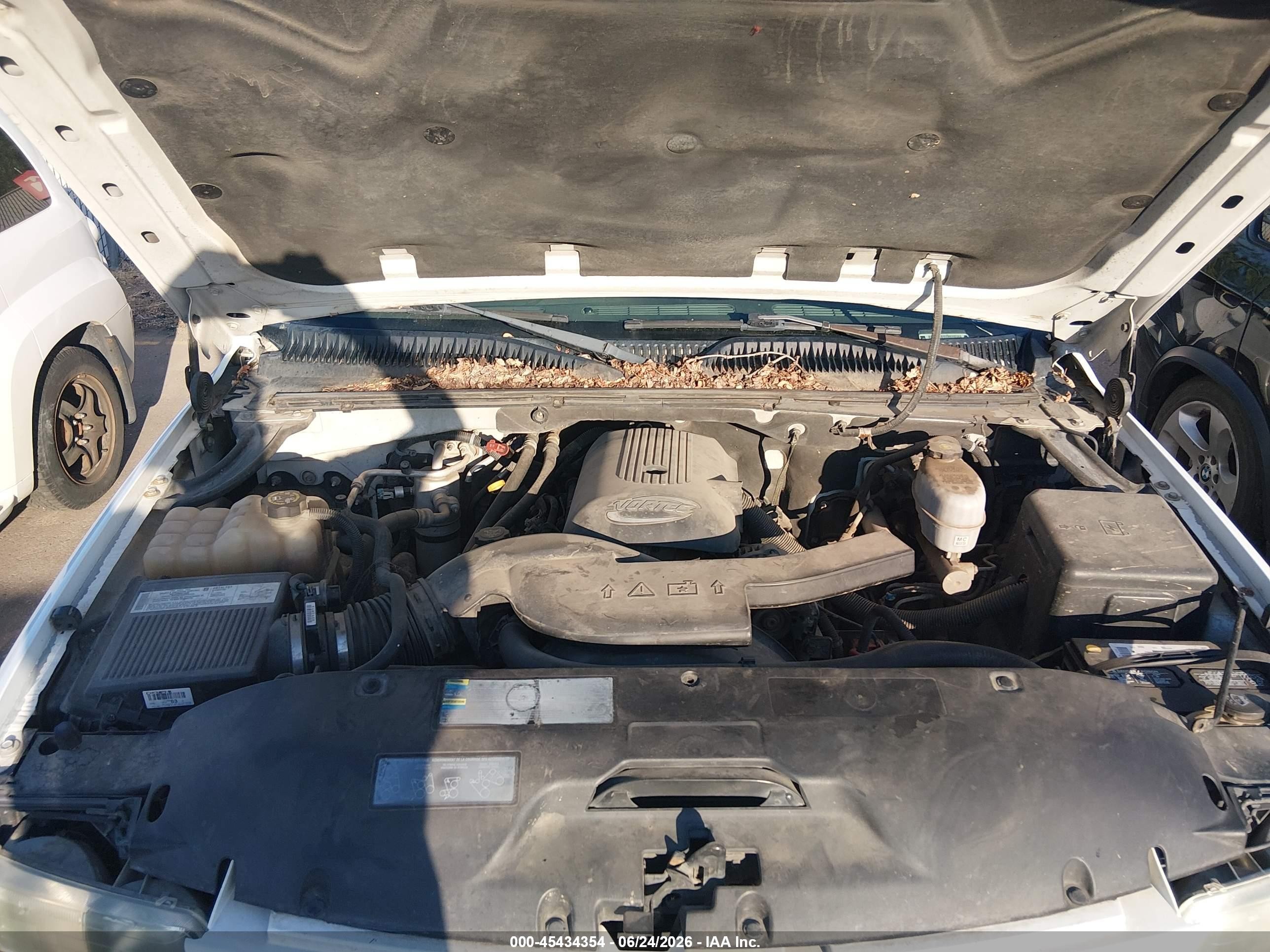2004 Chevrolet Tahoe Z71 White vin: 1GNEK13Z44R312329