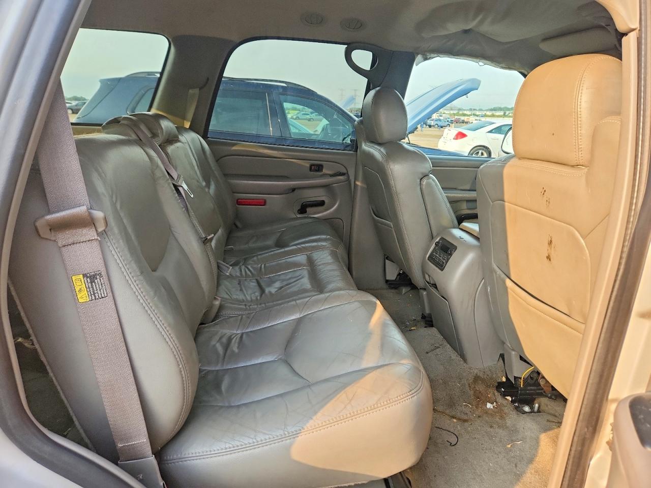 2004 Chevrolet Tahoe K1500 Beige vin: 1GNEK13Z54J135658