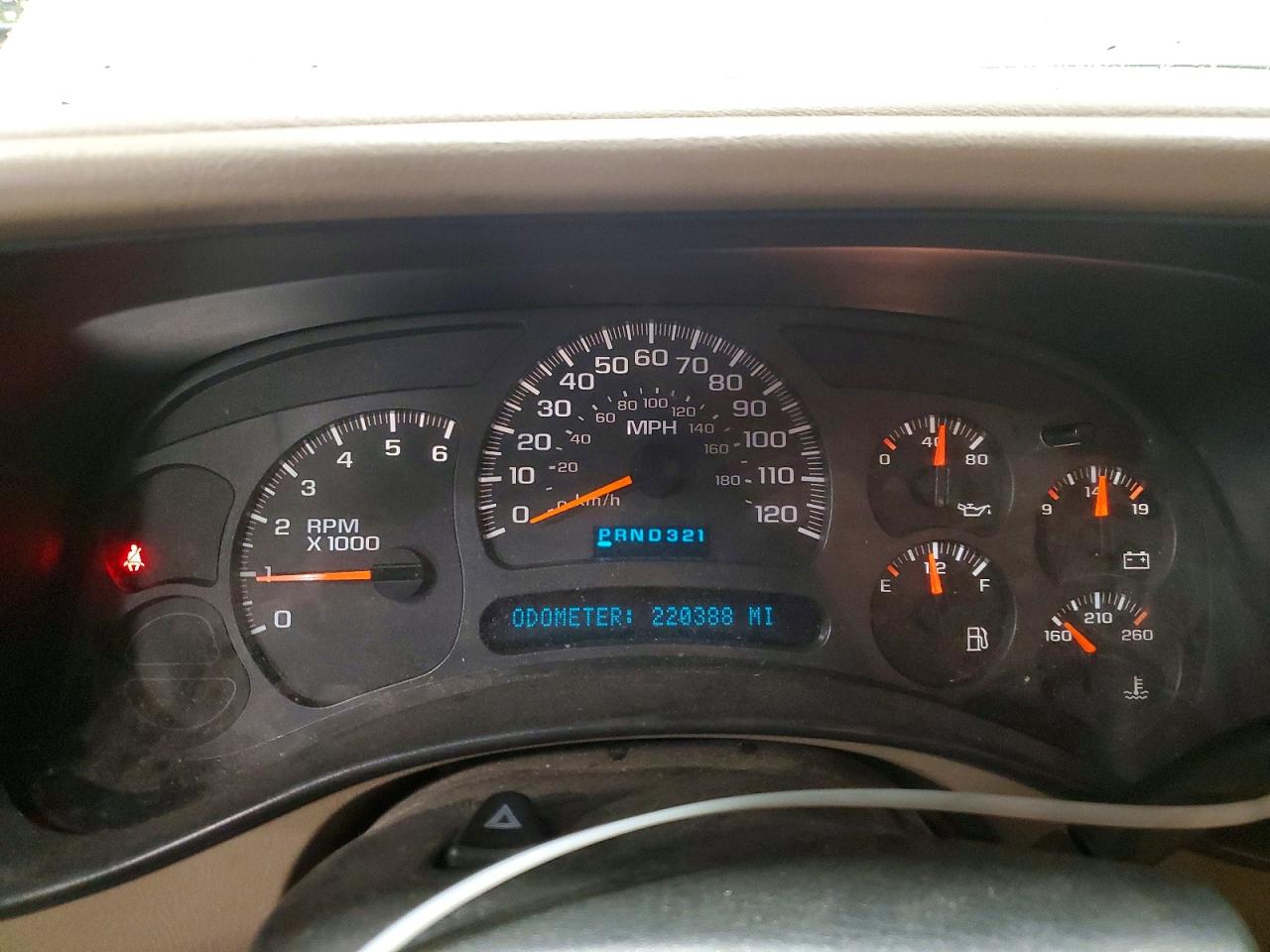 2004 Chevrolet Tahoe K1500 Silver vin: 1GNEK13Z54R202566