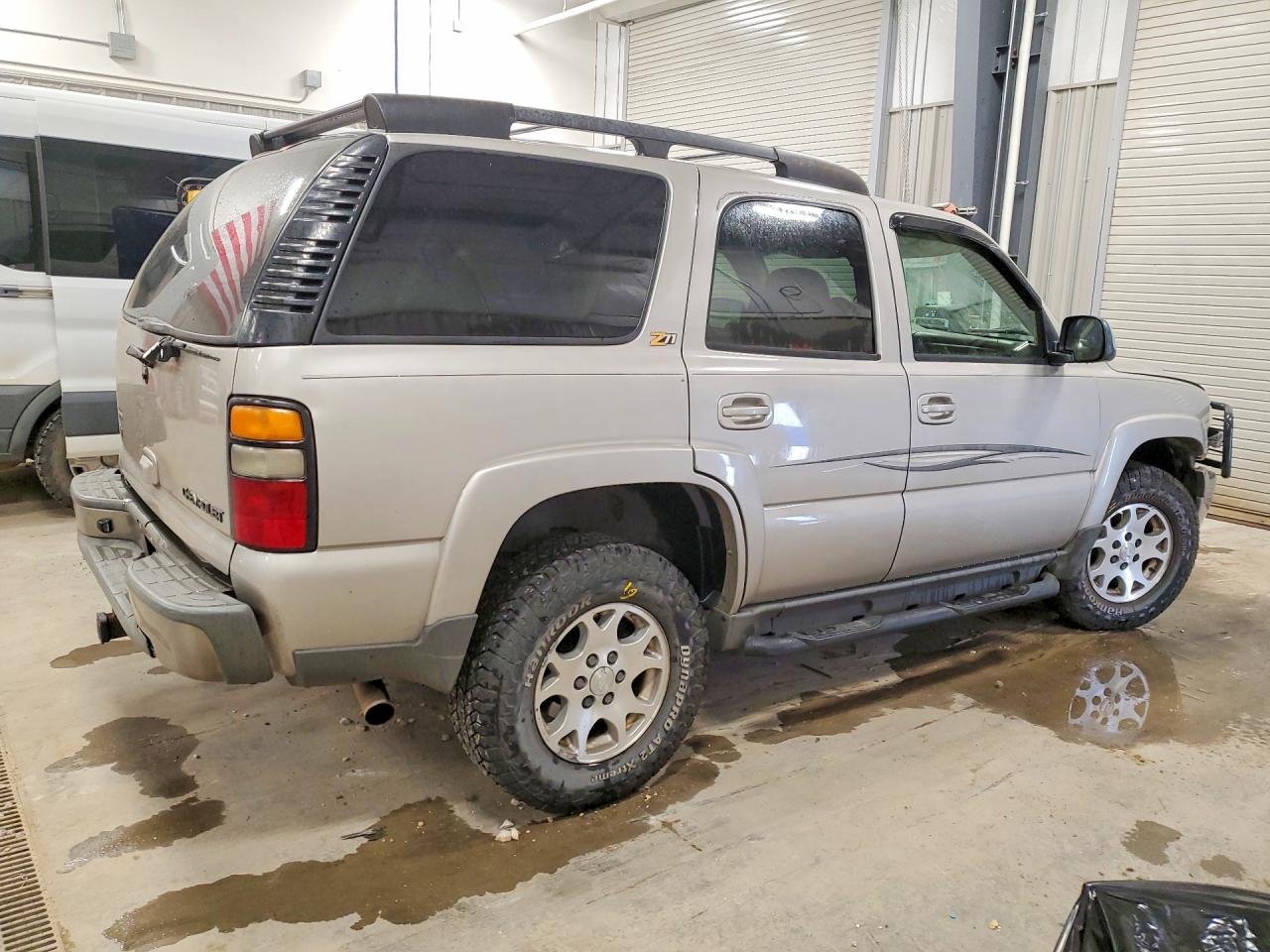 2004 Chevrolet Tahoe K1500 Silver vin: 1GNEK13Z54R202566