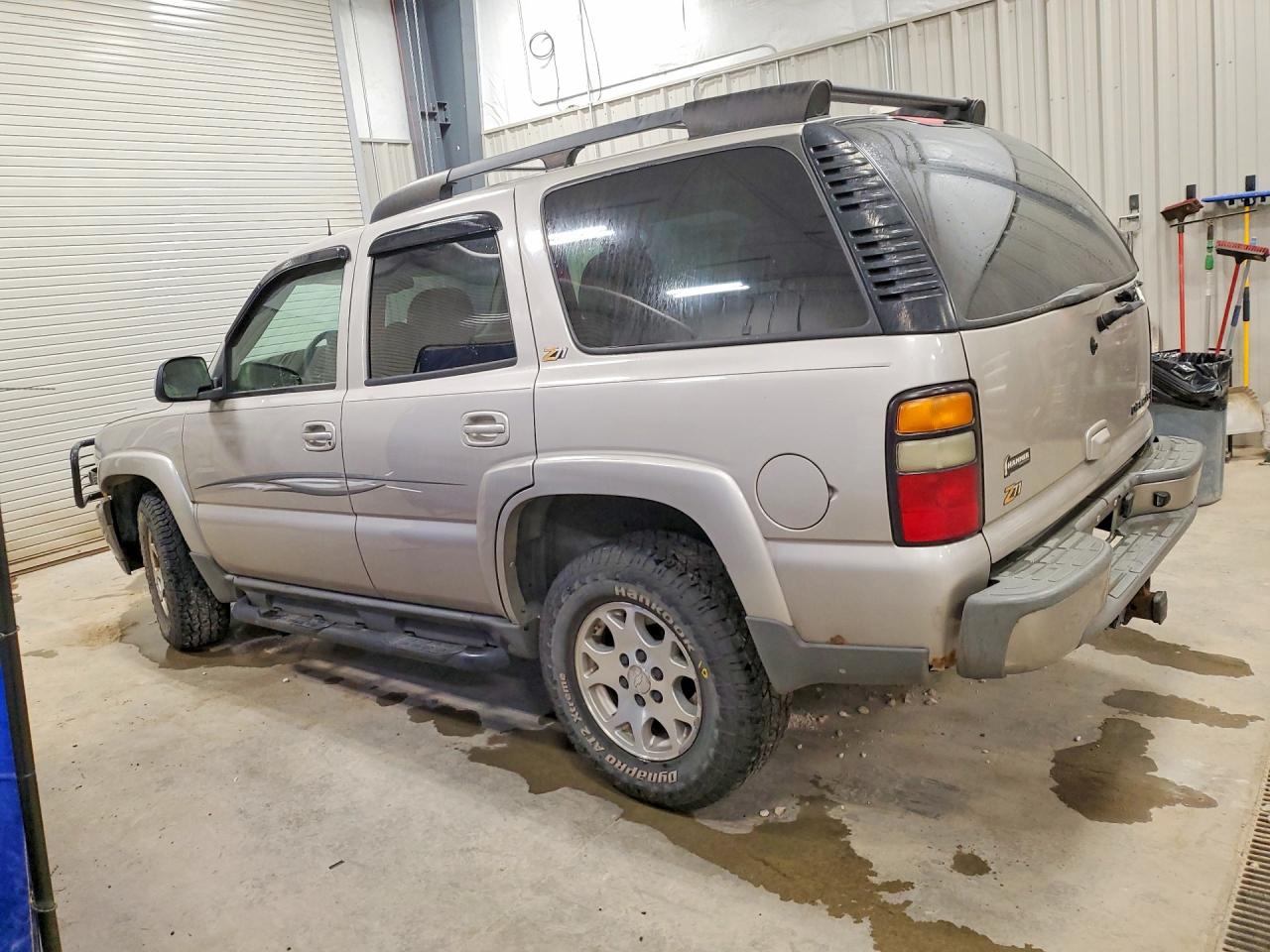 2004 Chevrolet Tahoe K1500 Silver vin: 1GNEK13Z54R202566