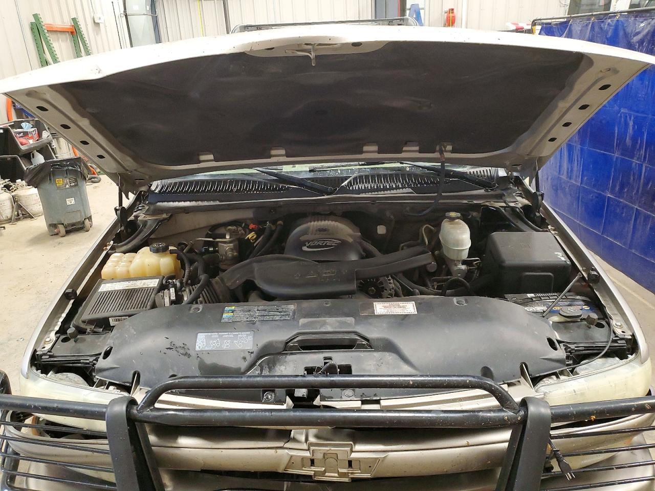 2004 Chevrolet Tahoe K1500 Silver vin: 1GNEK13Z54R202566