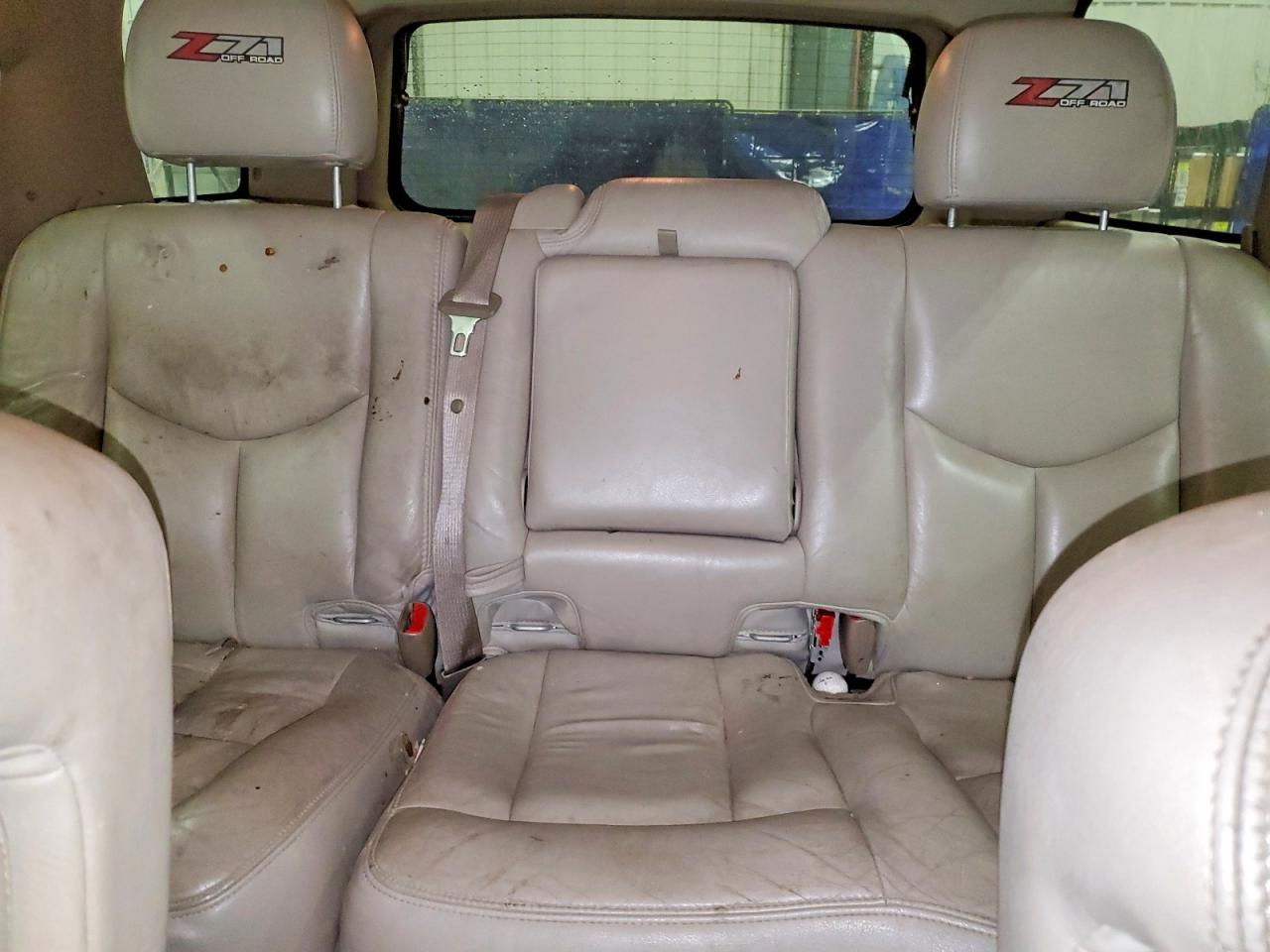 2004 Chevrolet Tahoe K1500 Silver vin: 1GNEK13Z54R202566