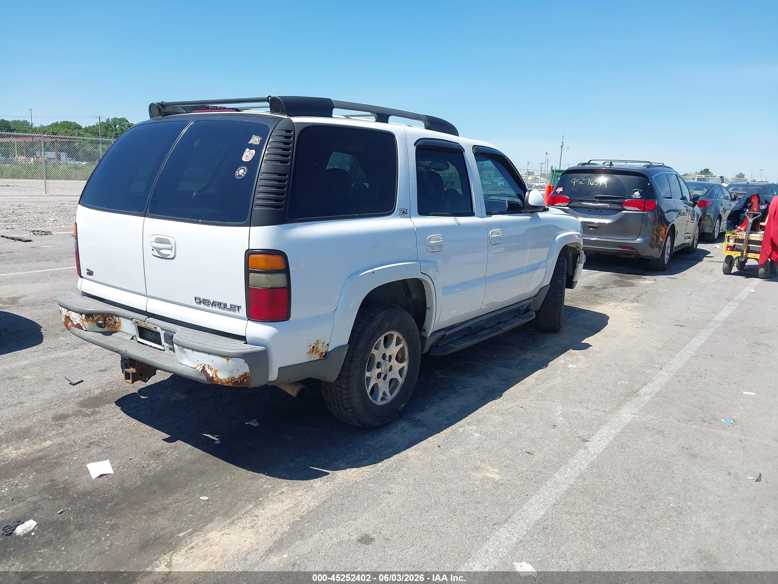 2004 Chevrolet Tahoe Z71 White vin: 1GNEK13Z54R250522