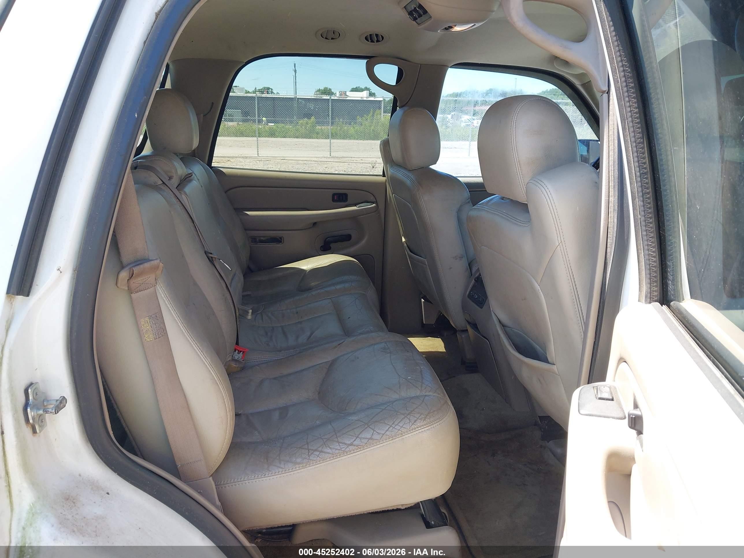2004 Chevrolet Tahoe Z71 White vin: 1GNEK13Z54R250522
