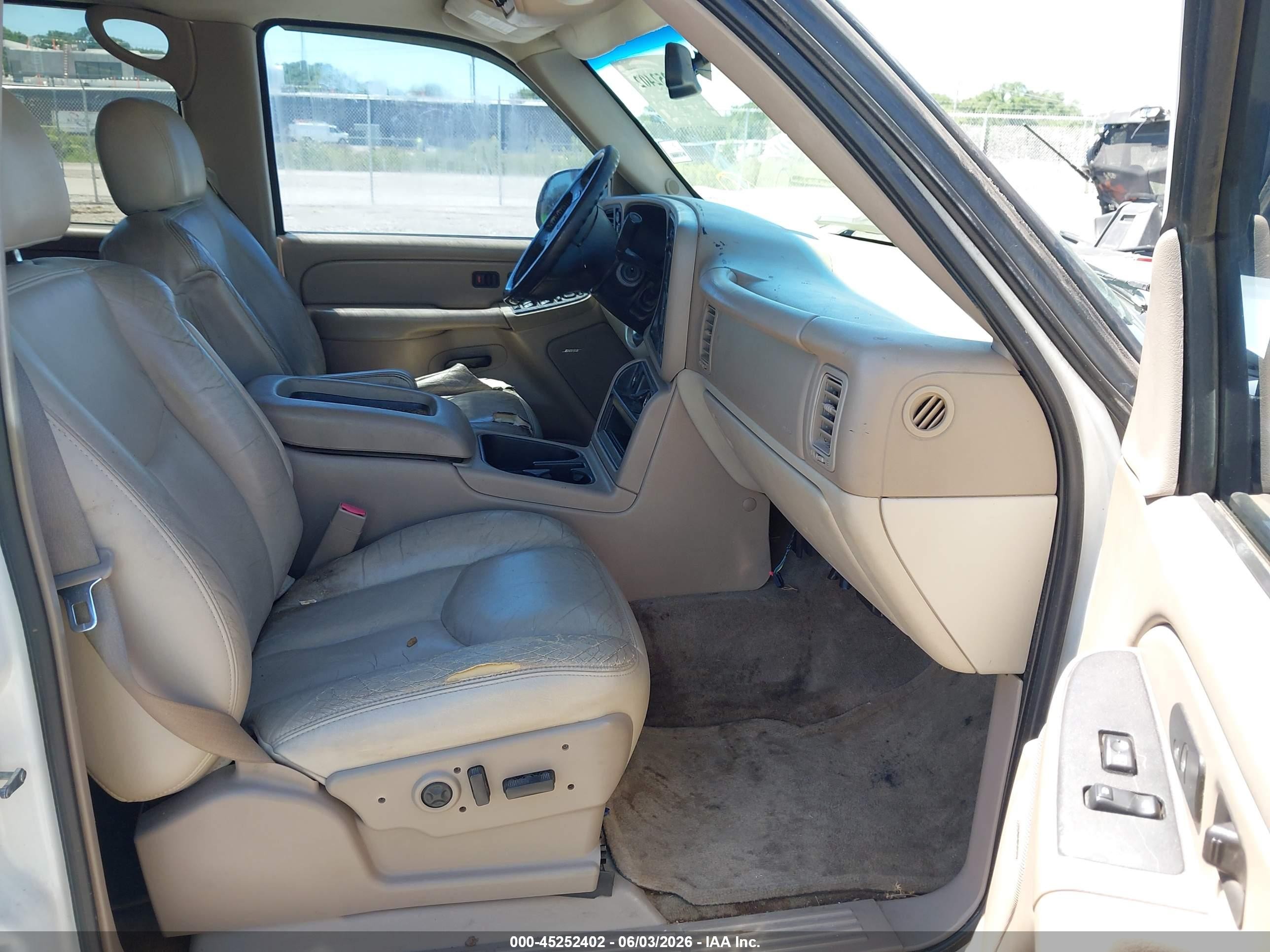 2004 Chevrolet Tahoe Z71 White vin: 1GNEK13Z54R250522