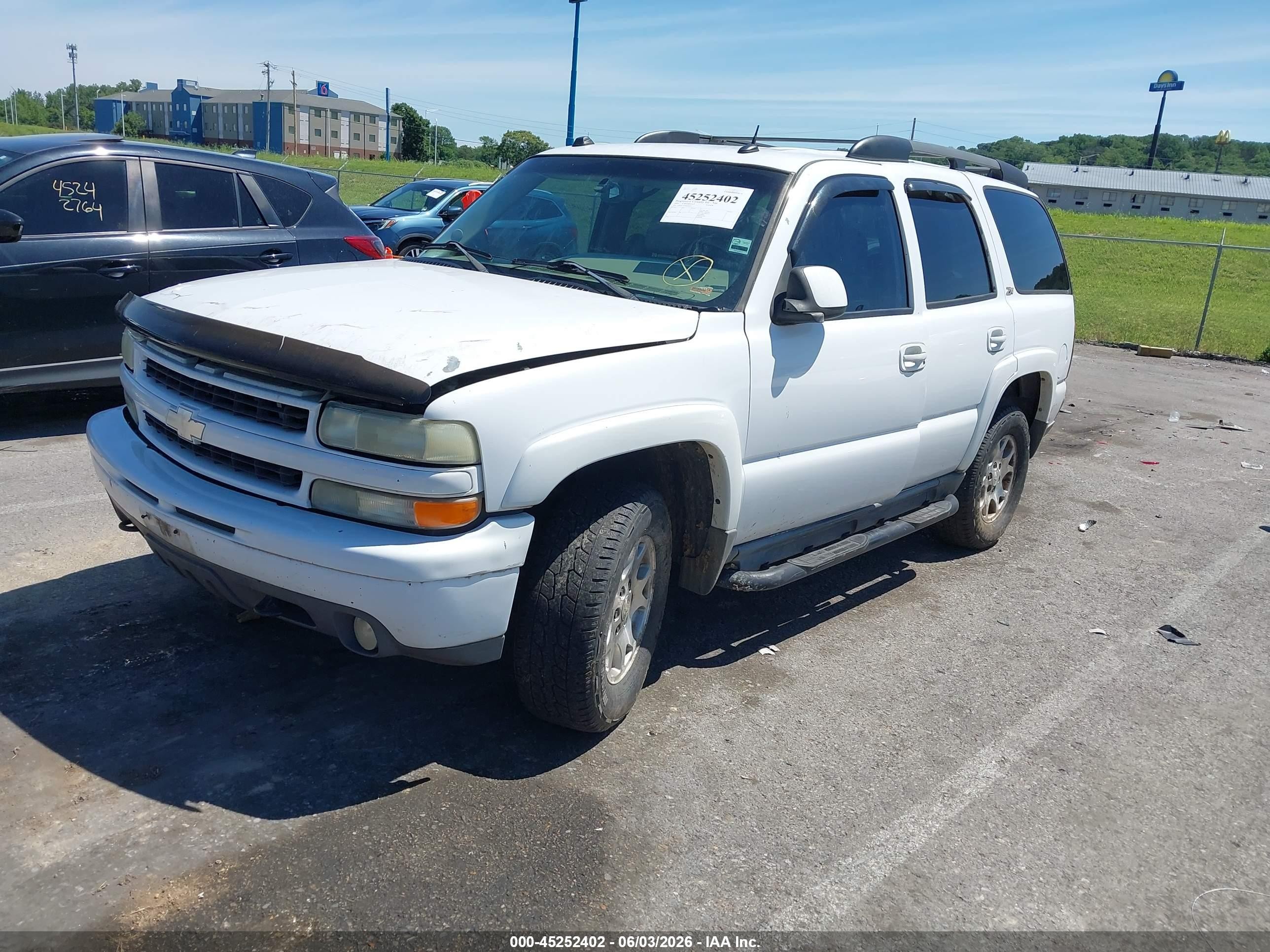 2004 Chevrolet Tahoe Z71 White vin: 1GNEK13Z54R250522