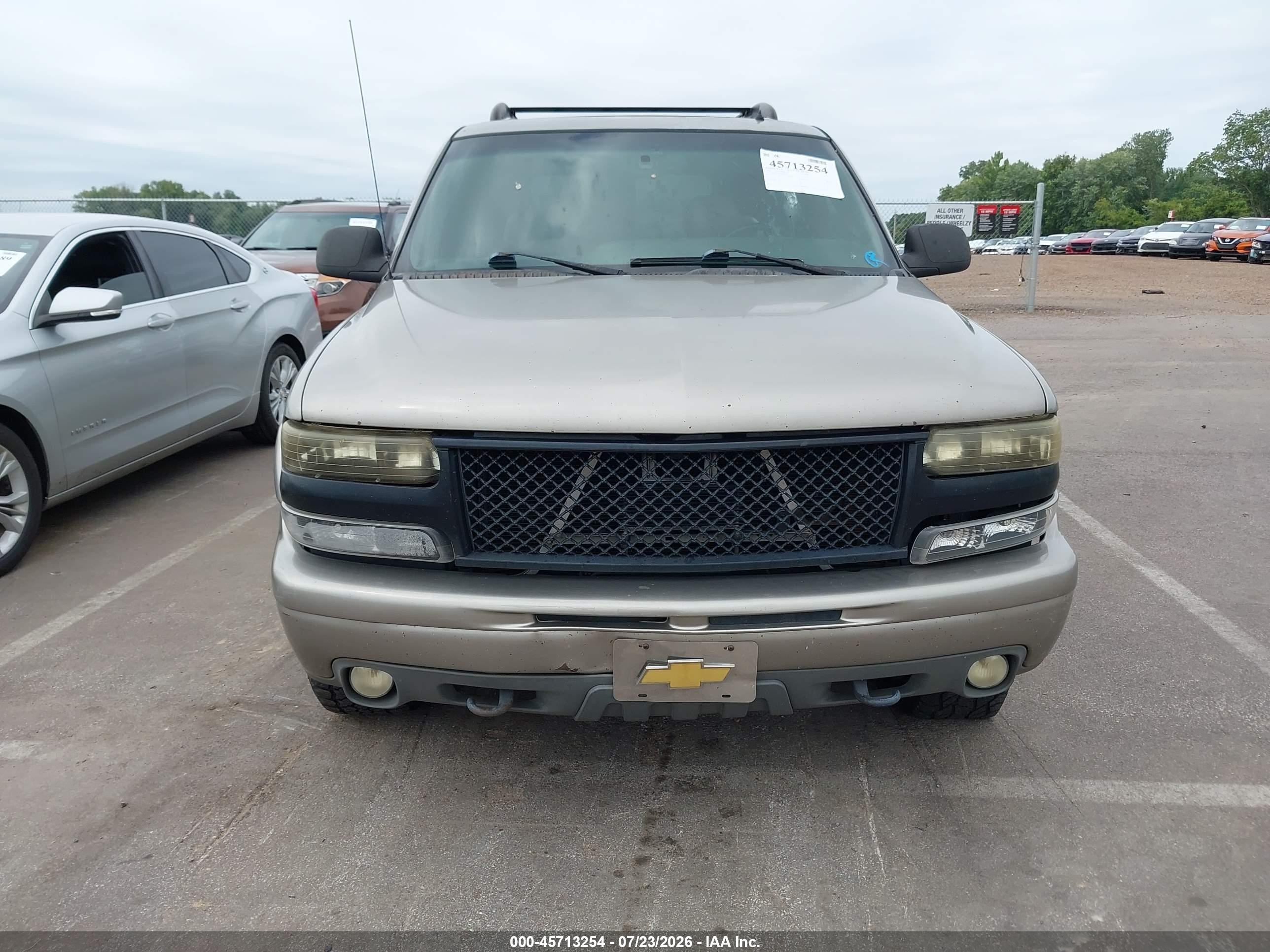 2002 Chevrolet Tahoe Z71 Tan vin: 1GNEK13Z62R126918