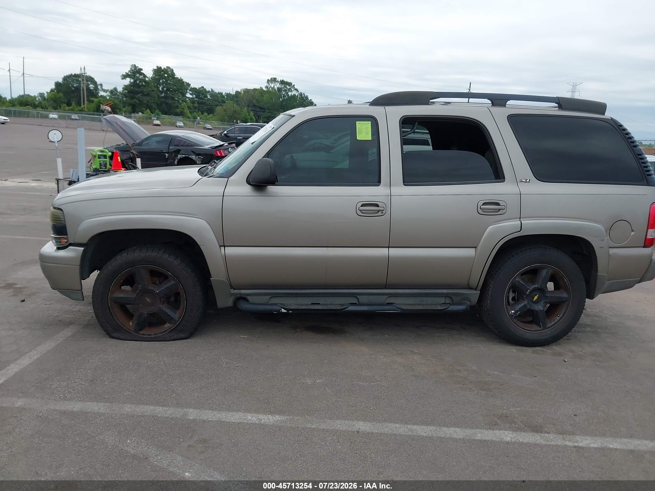 2002 Chevrolet Tahoe Z71 Tan vin: 1GNEK13Z62R126918