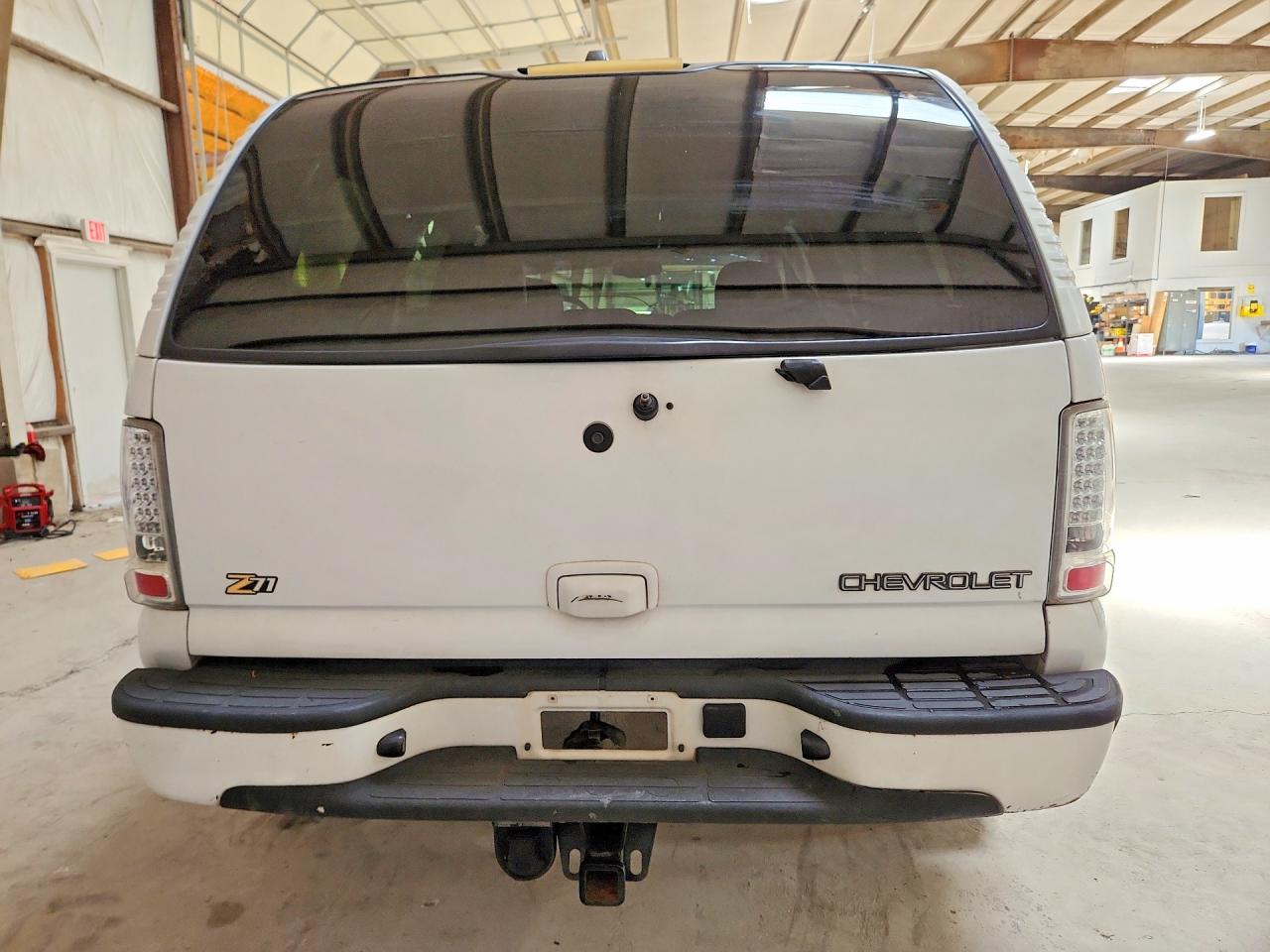 2003 Chevrolet Tahoe K1500 White vin: 1GNEK13Z63R256053