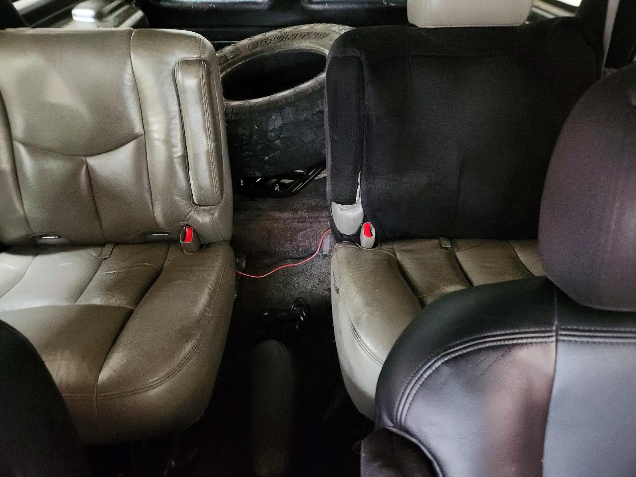2003 Chevrolet Tahoe K1500 White vin: 1GNEK13Z63R256053