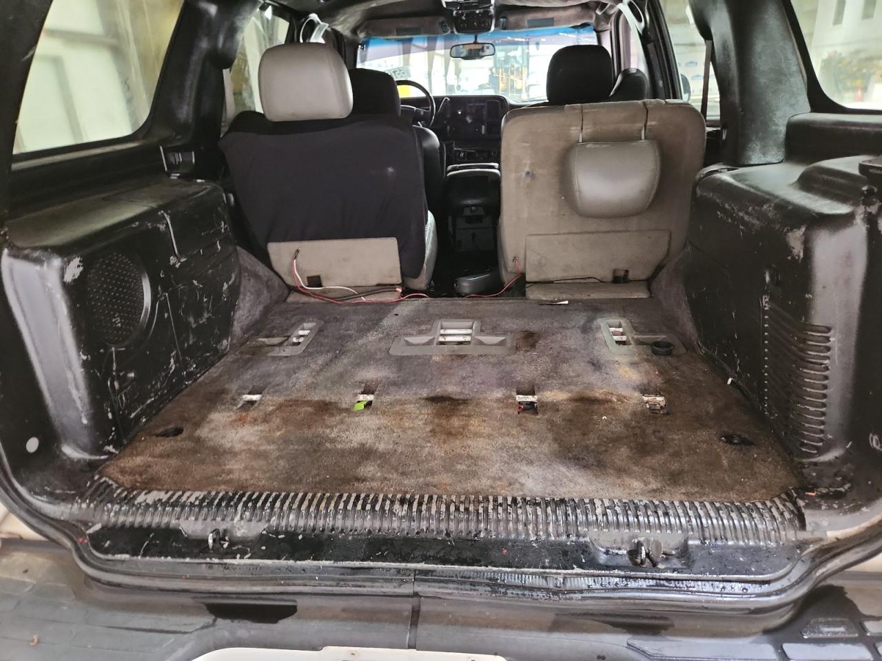 2003 Chevrolet Tahoe K1500 White vin: 1GNEK13Z63R256053 Damage: 3rd Row Seat, Missing, Replacement Required