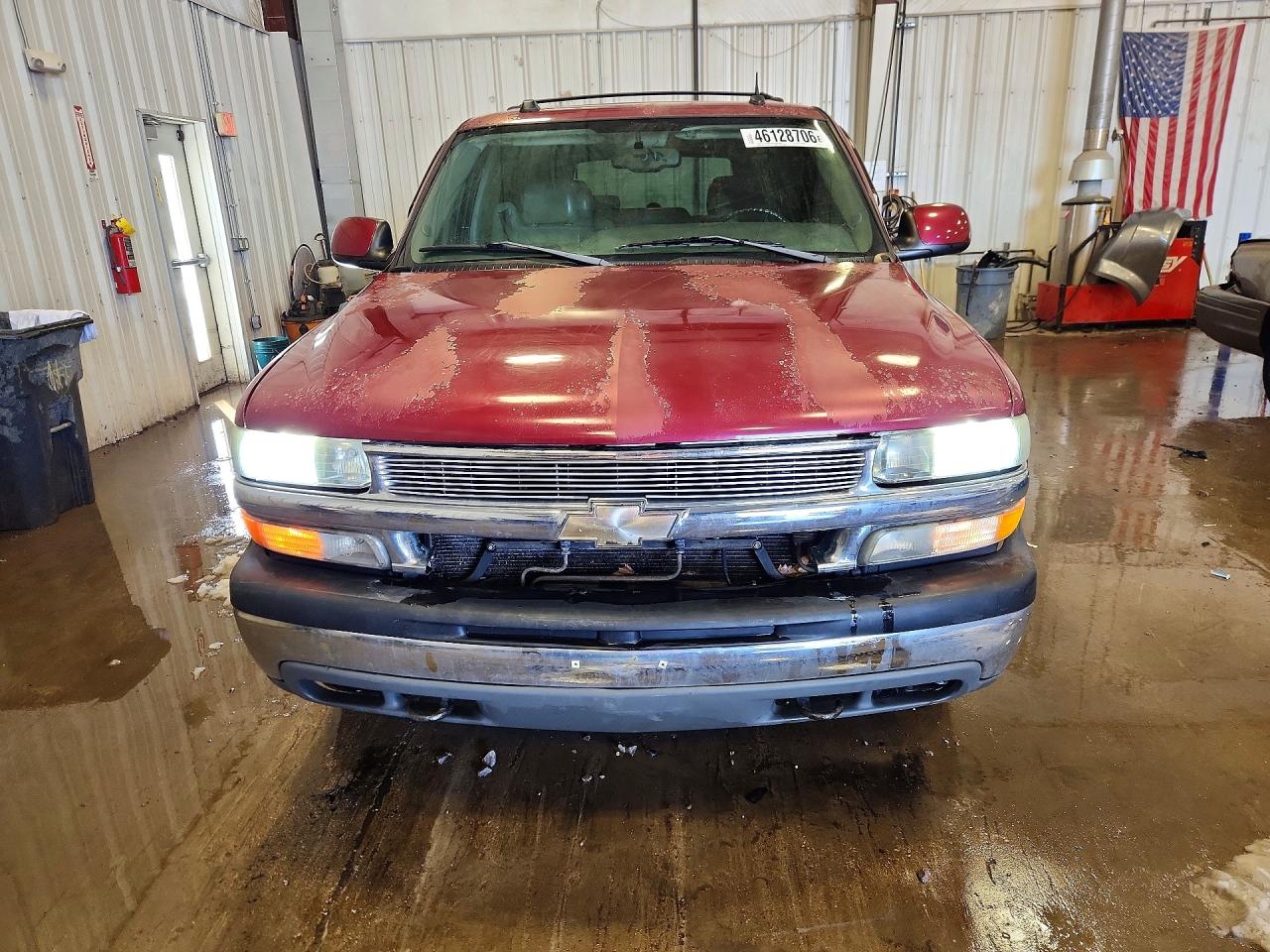 2004 Chevrolet Tahoe K1500 Red vin: 1GNEK13Z64J203479