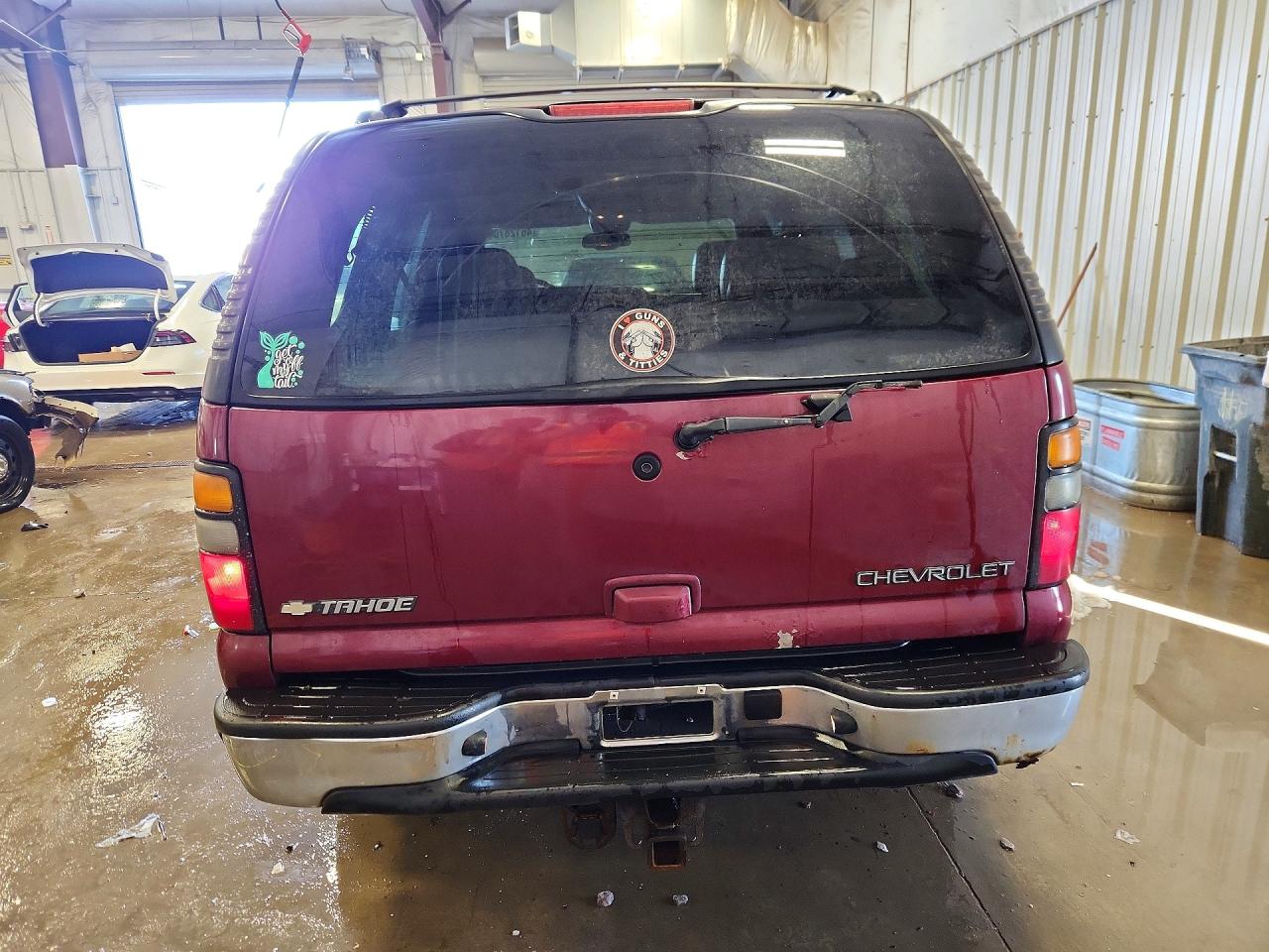 2004 Chevrolet Tahoe K1500 Red vin: 1GNEK13Z64J203479