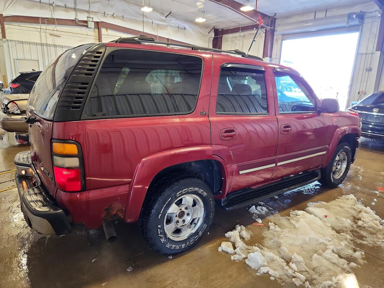 2004 Chevrolet Tahoe K1500 Red vin: 1GNEK13Z64J203479