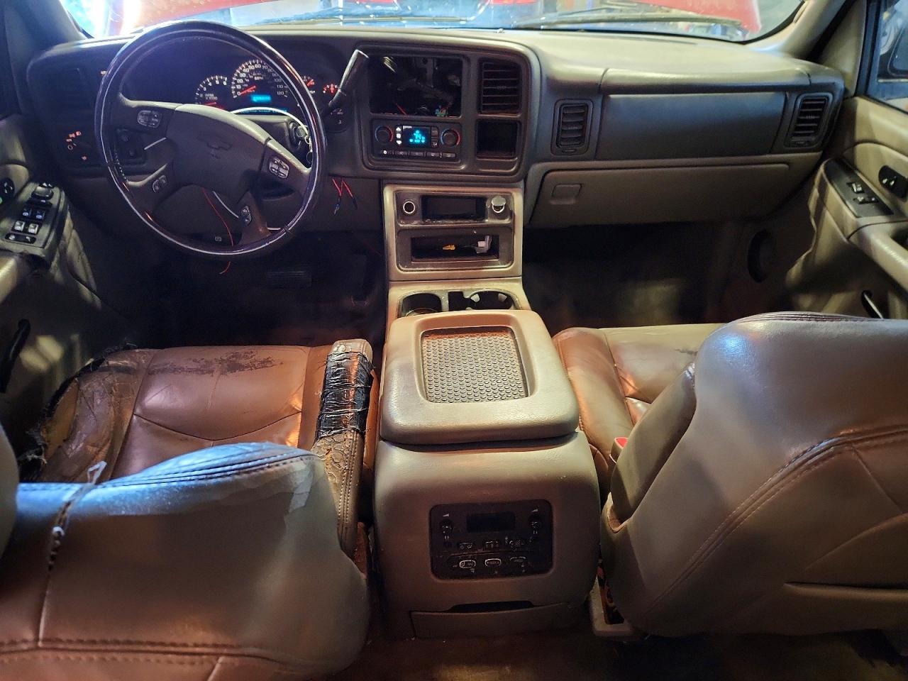 2004 Chevrolet Tahoe K1500 Red vin: 1GNEK13Z64J203479