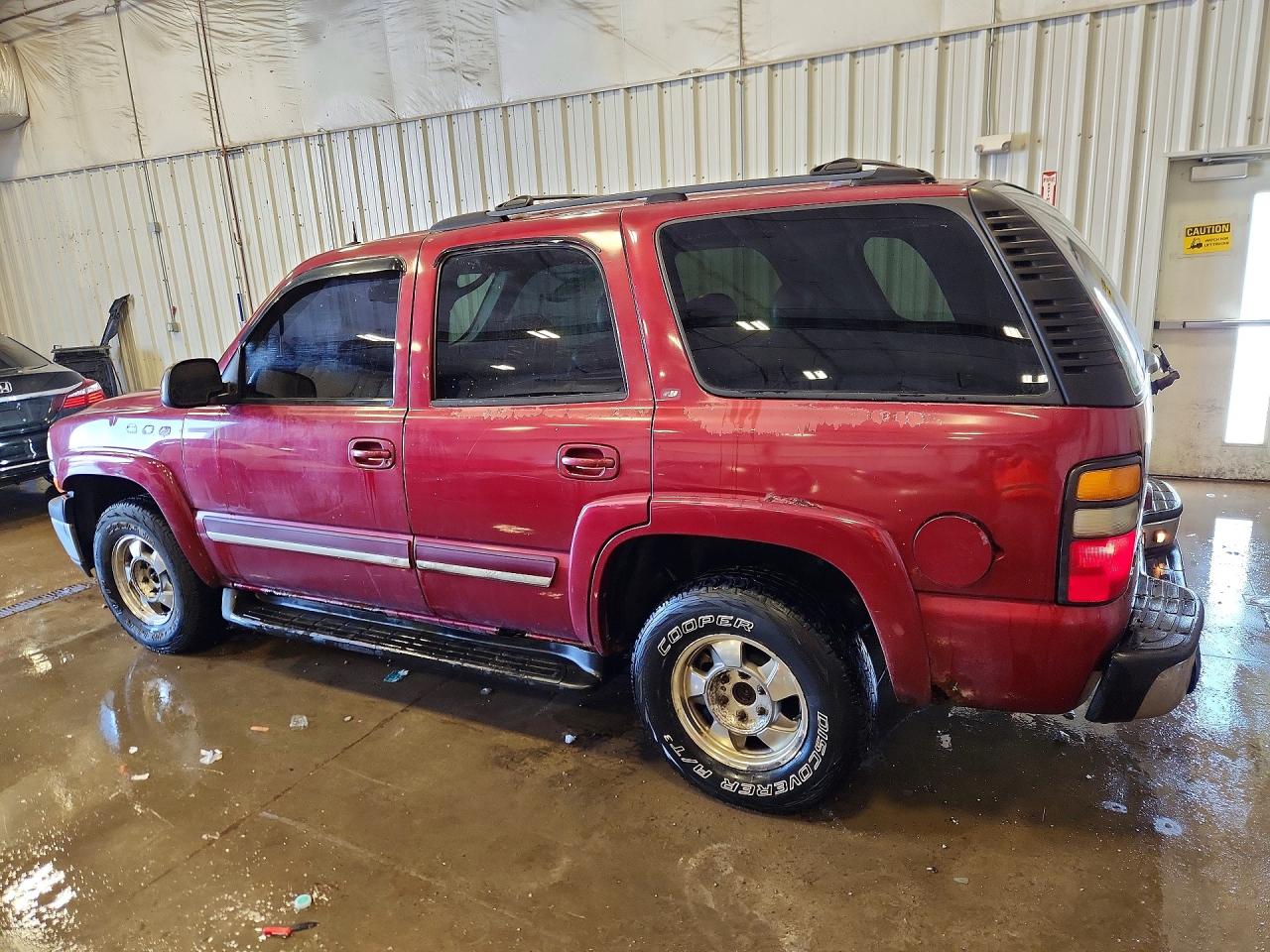 2004 Chevrolet Tahoe K1500 Red vin: 1GNEK13Z64J203479